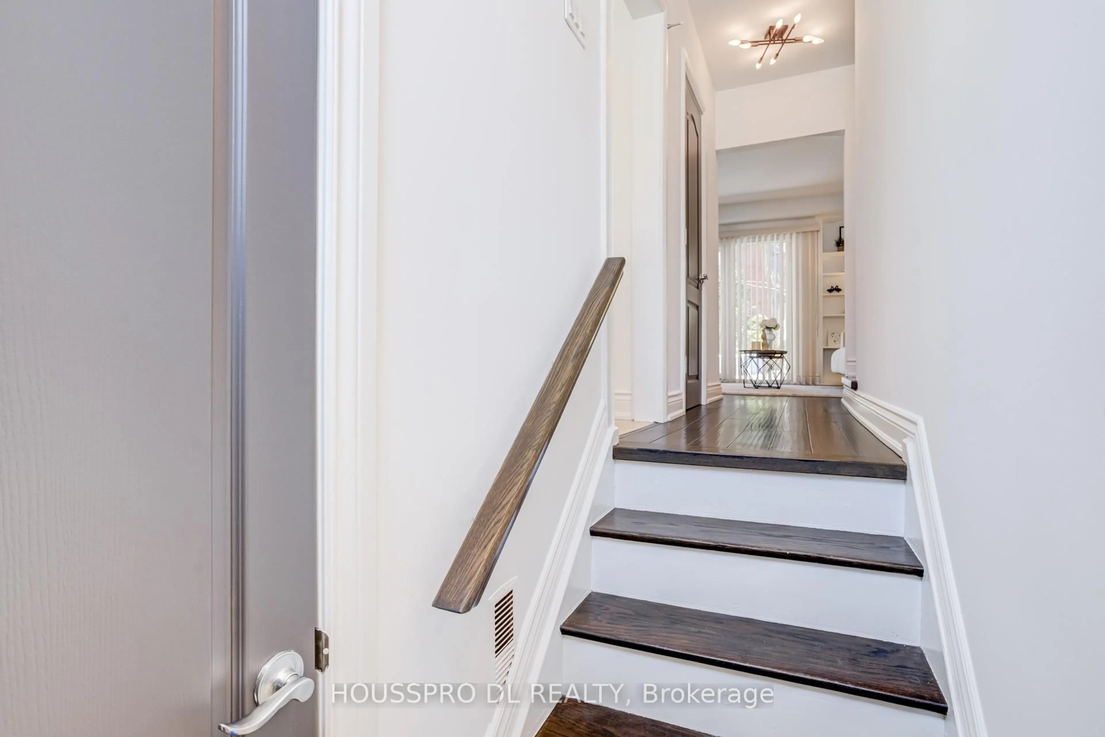 Indoor entryway for 90 George Henry Blvd #17, Toronto Ontario M2J 1E7