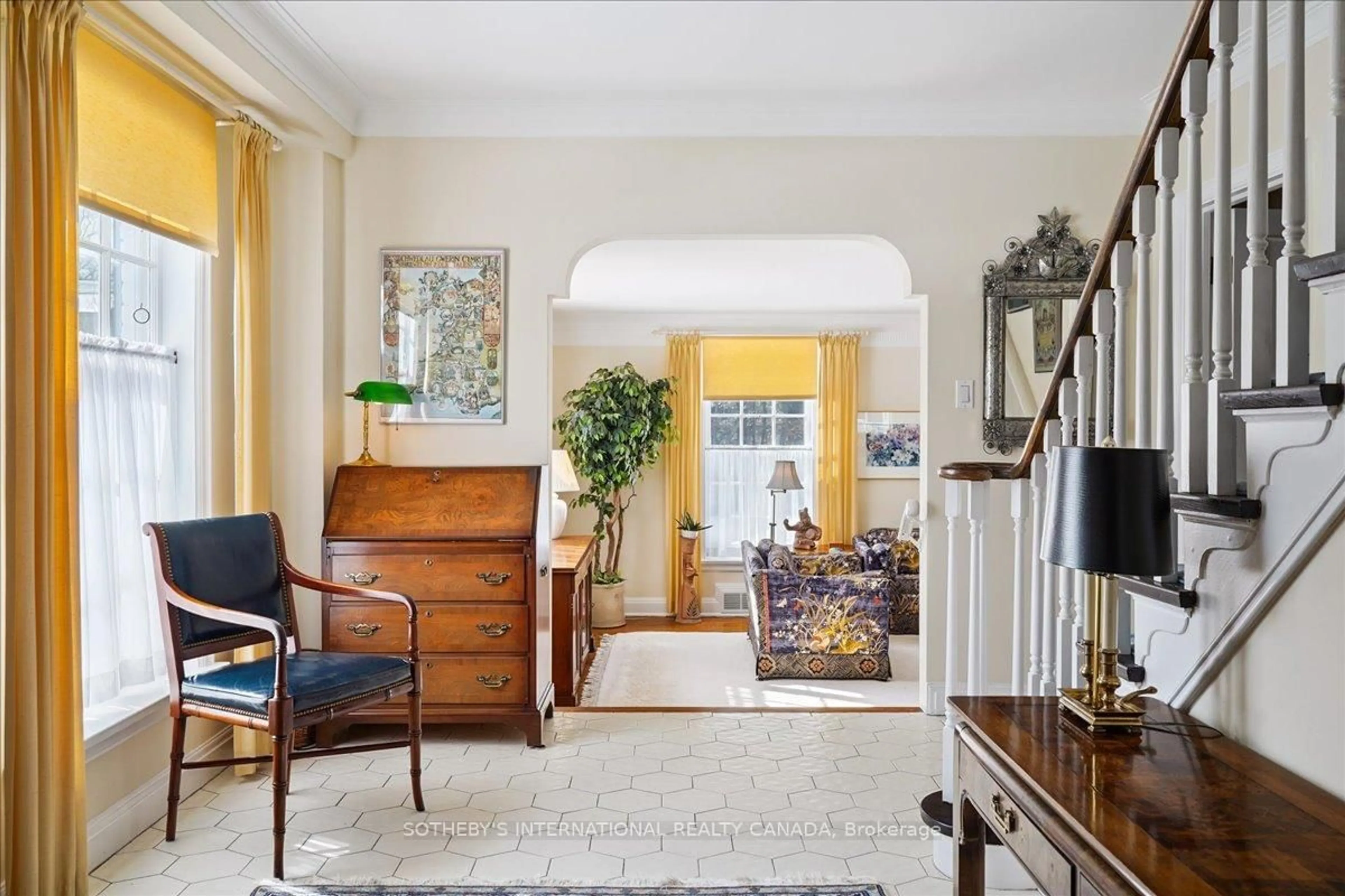 Living room with furniture, unknown for 5 Moorehill Dr, Toronto Ontario M4G 1A2