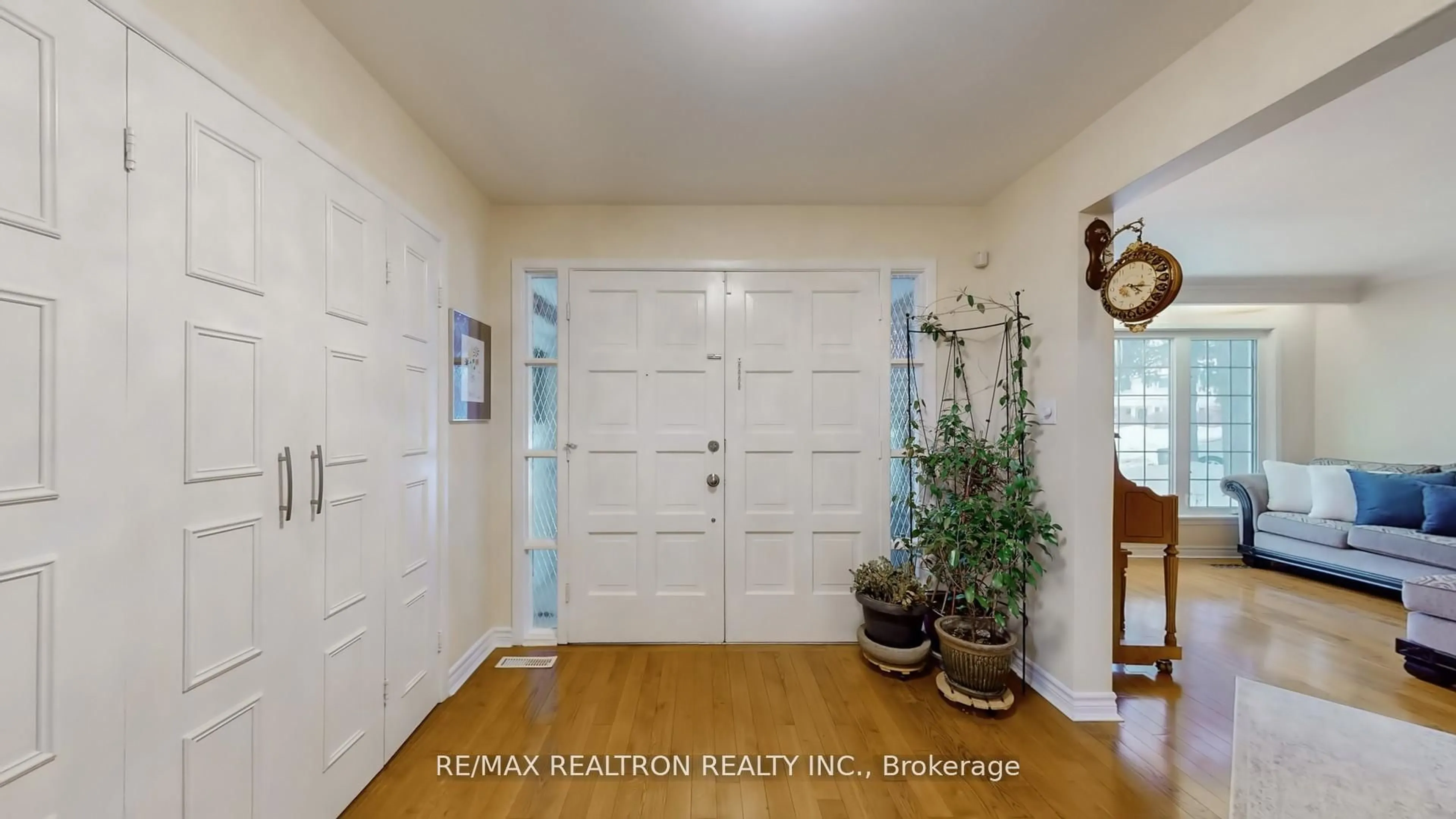 Indoor entryway for 6 Centurion Crt, Toronto Ontario M2K 2N4