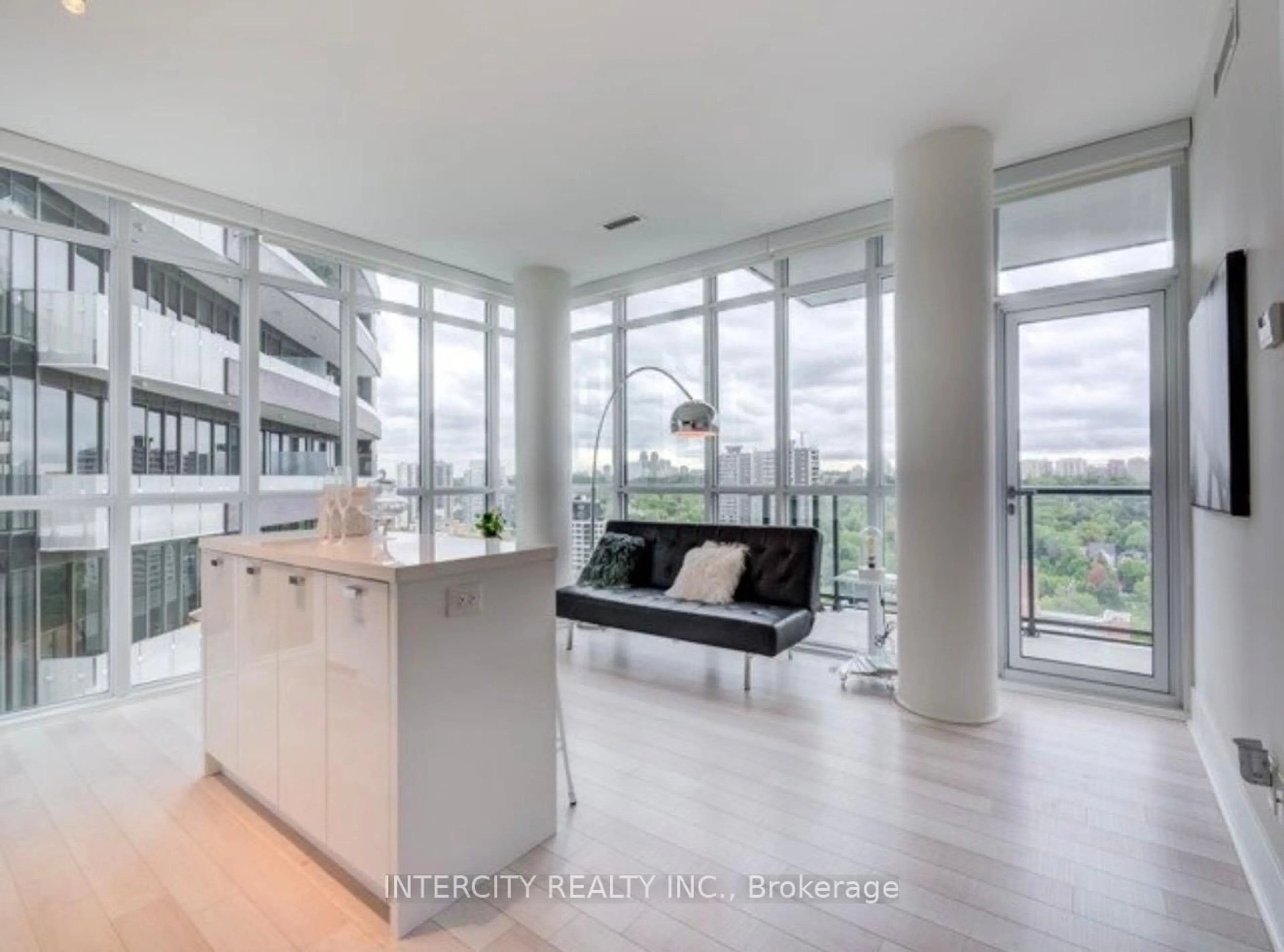 Unknown for 32 Davenport Rd #1802, Toronto Ontario M5R 1H3