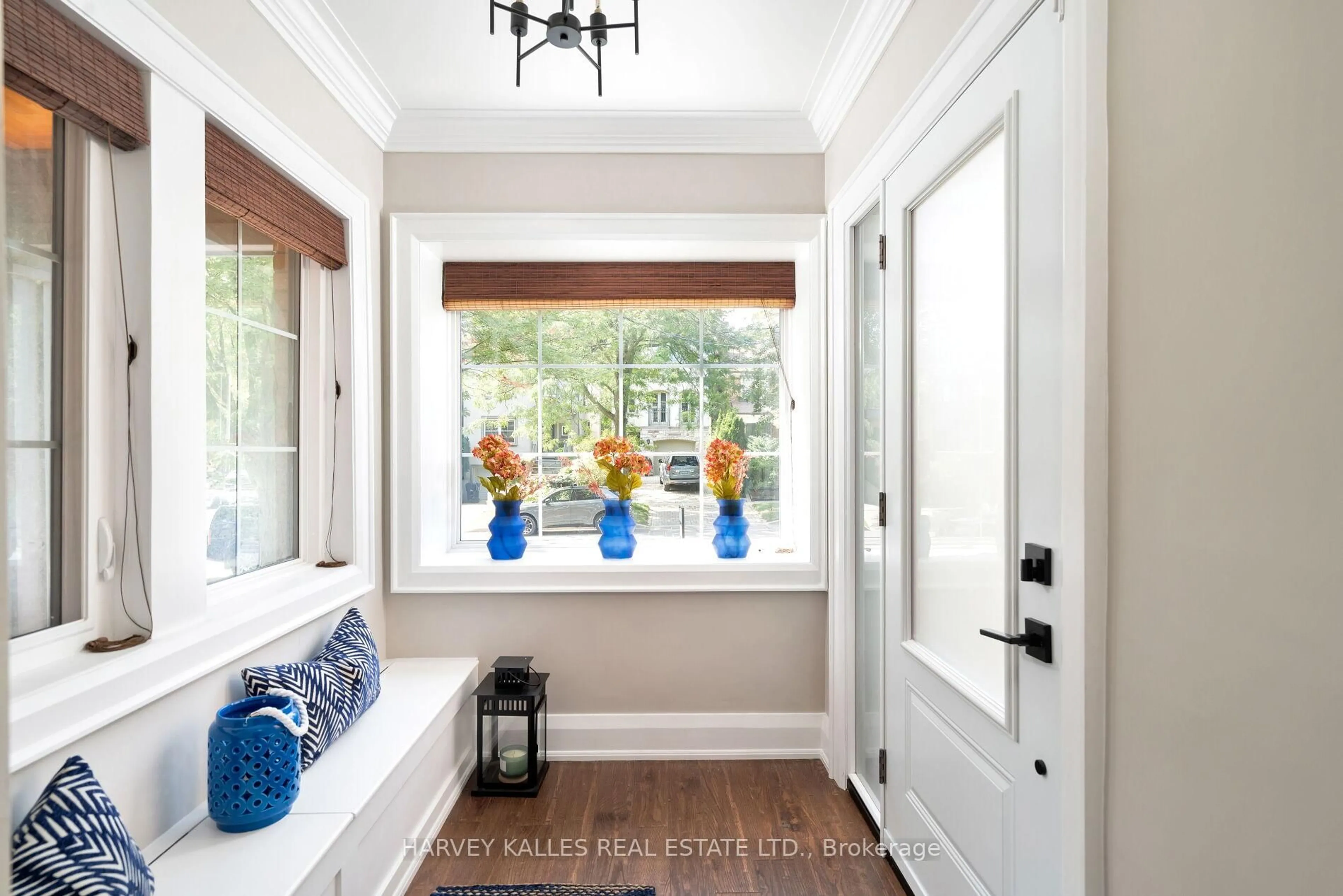 Indoor entryway for 39 Standish Ave, Toronto Ontario M4W 3B2