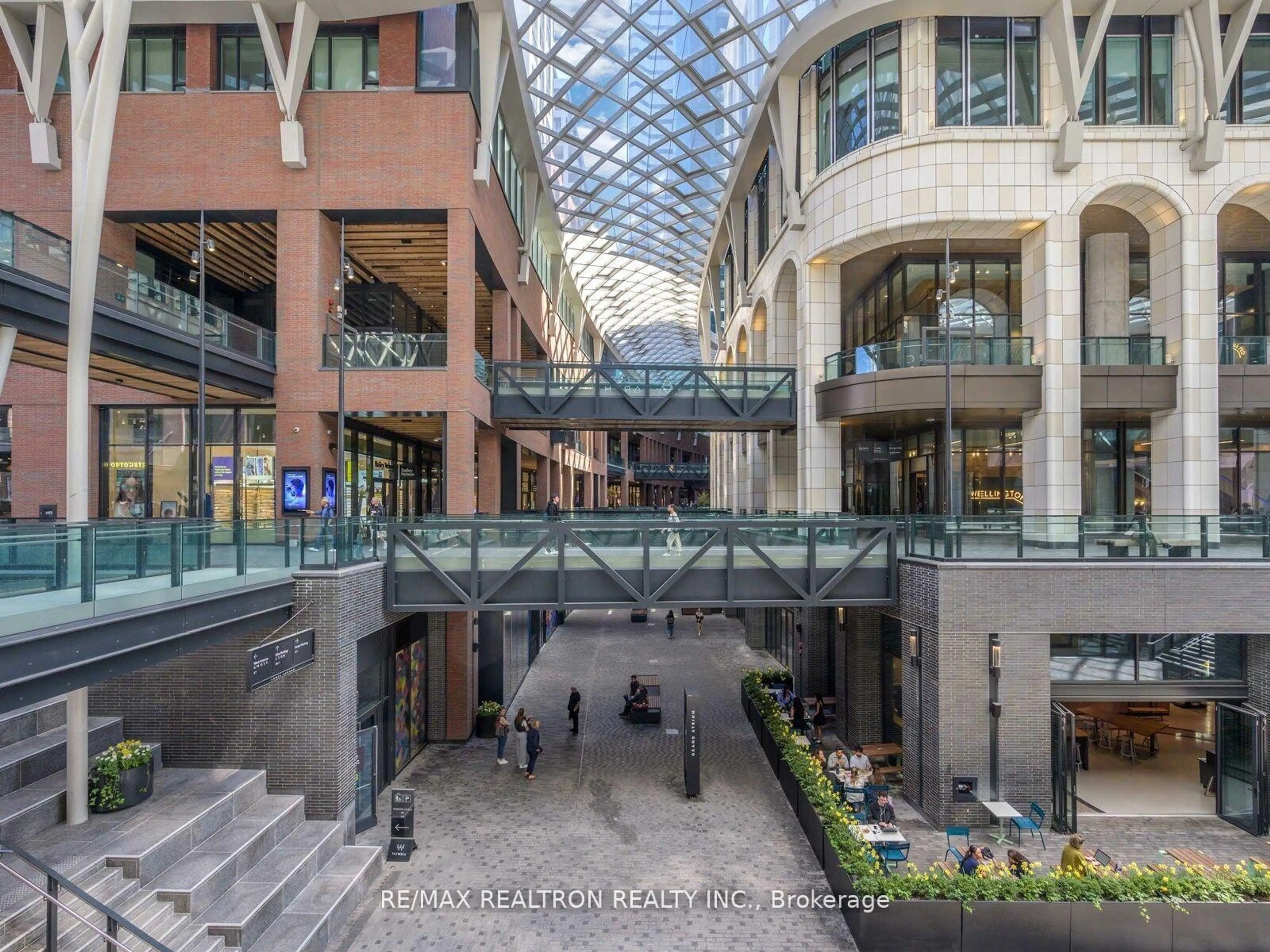 Indoor foyer for 470 Front St #3307, Toronto Ontario M5V 0V6