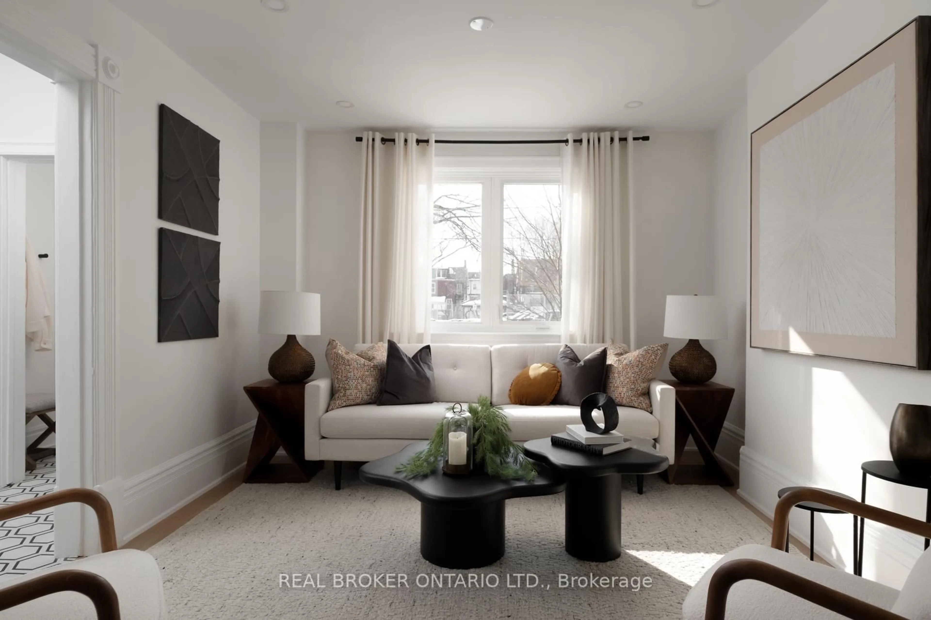 Living room with furniture, unknown for 157 Lippincott St, Toronto Ontario M5S 2P3