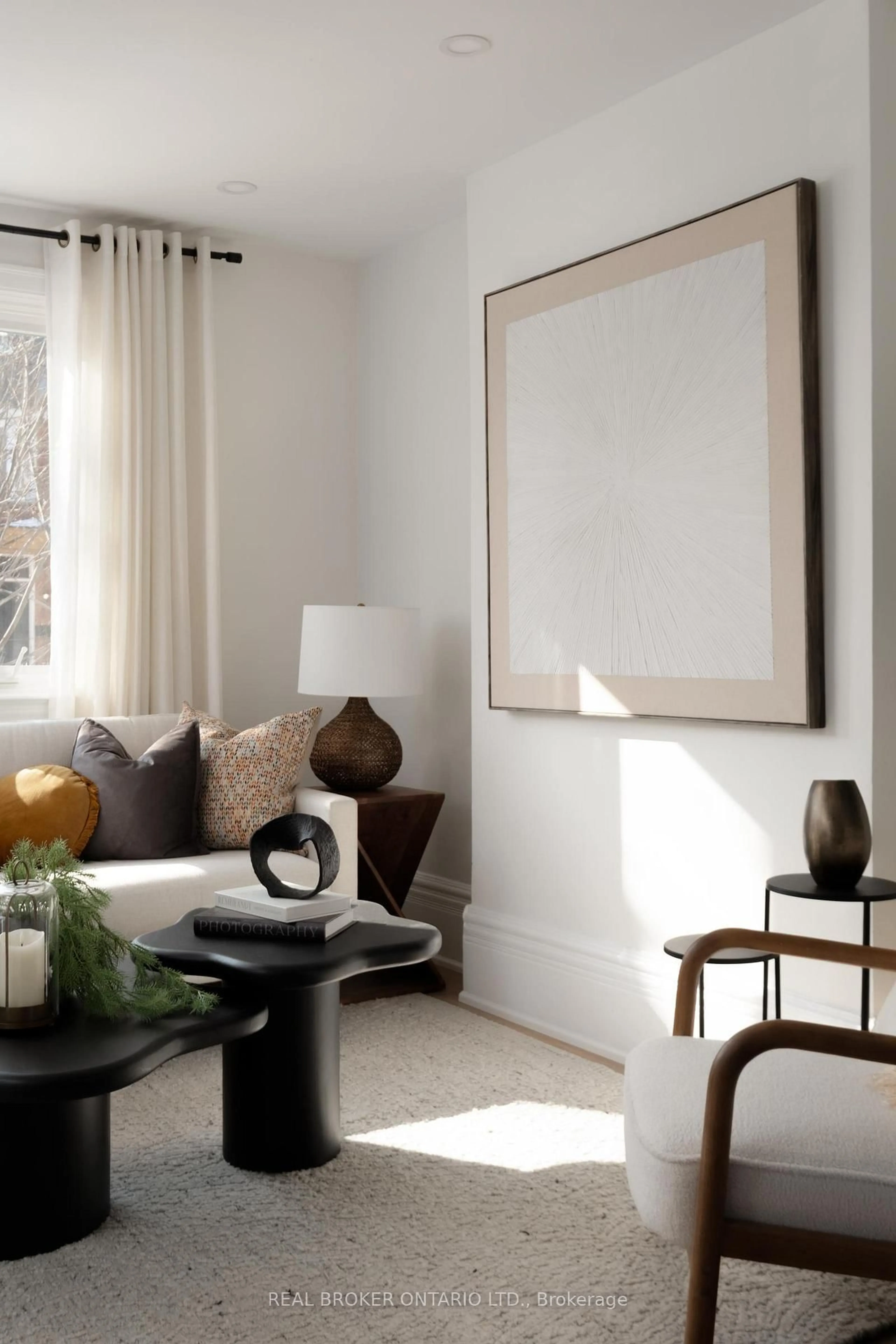 Living room with furniture, unknown for 157 Lippincott St, Toronto Ontario M5S 2P3