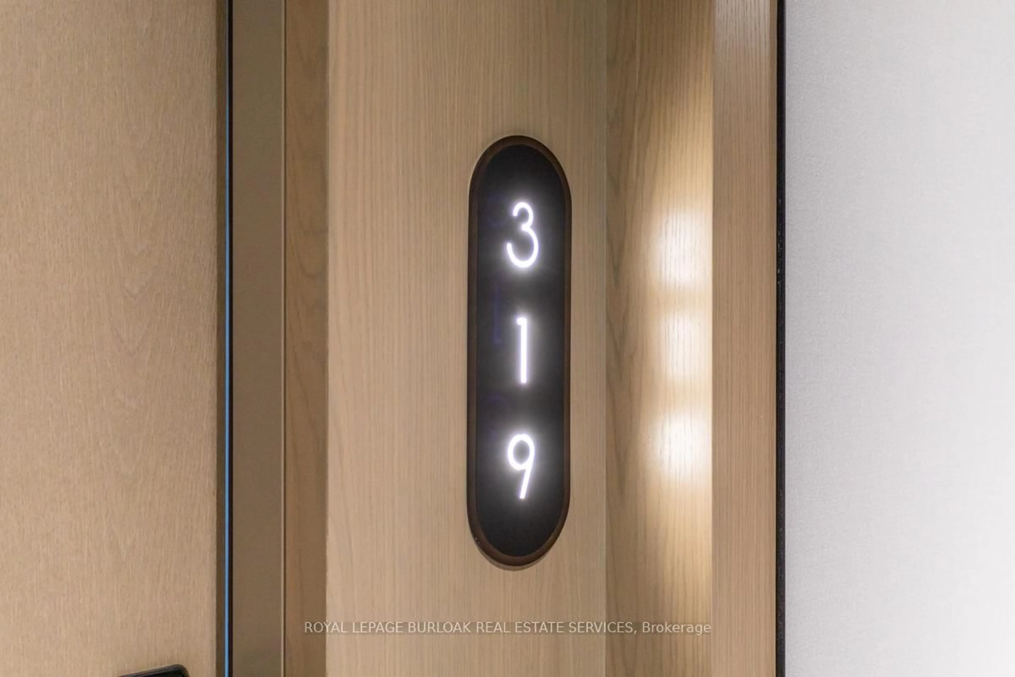 Indoor entryway for 118 Merchants' Wharf #19, Toronto Ontario M5A 0L3