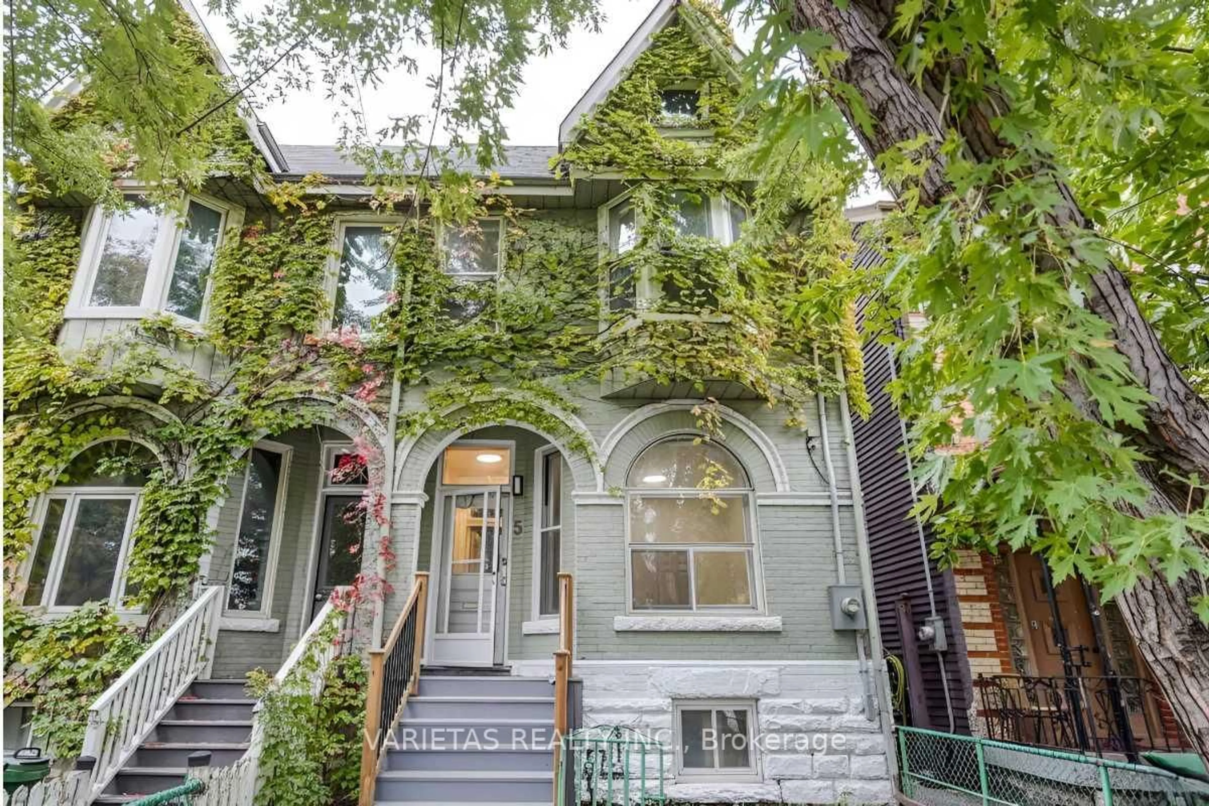 Unknown for 5 Major St, Toronto Ontario M5S 2K9