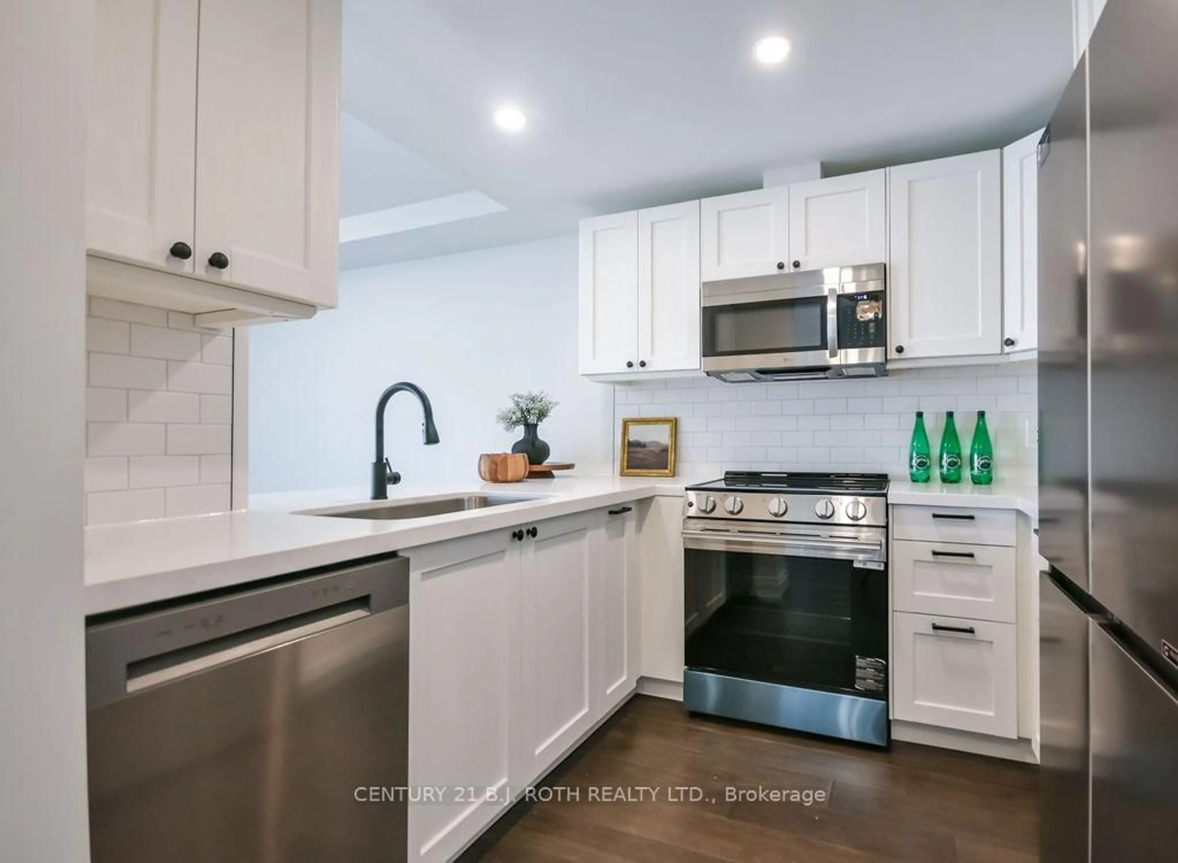 Open concept kitchen, ceramic/tile floor for 268 Ridley Blvd #314, Toronto Ontario M5M 4N3