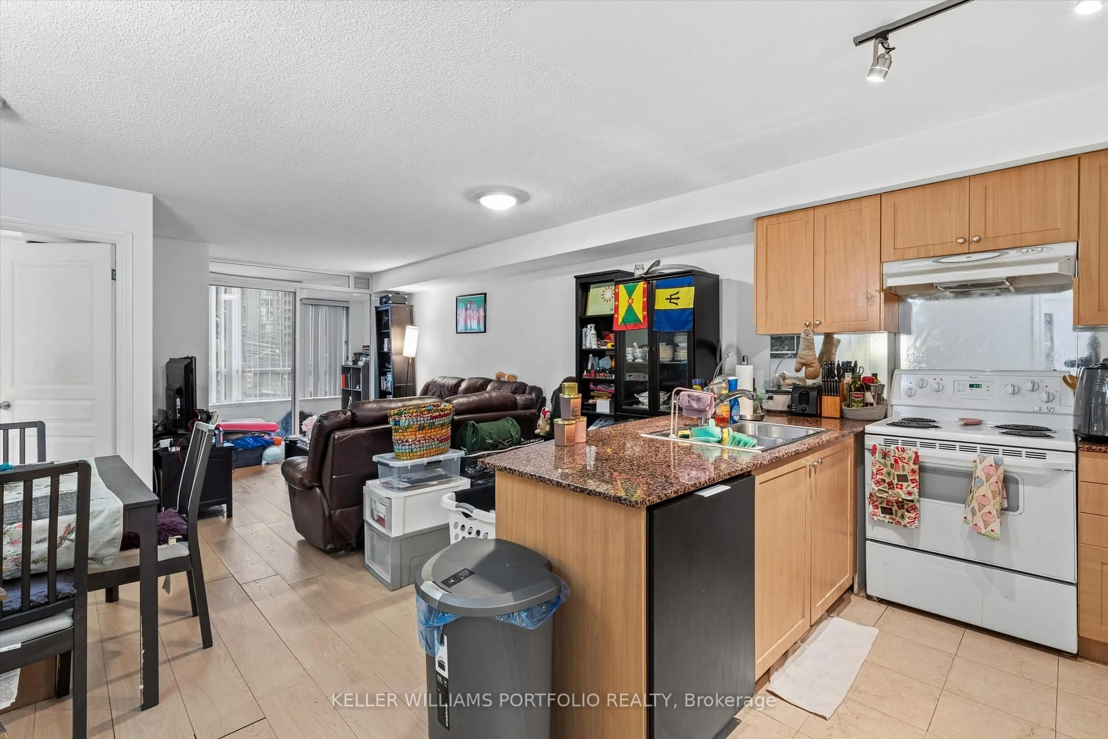 Standard kitchen, unknown for 801 Bay St #205, Toronto Ontario M5S 1Y9