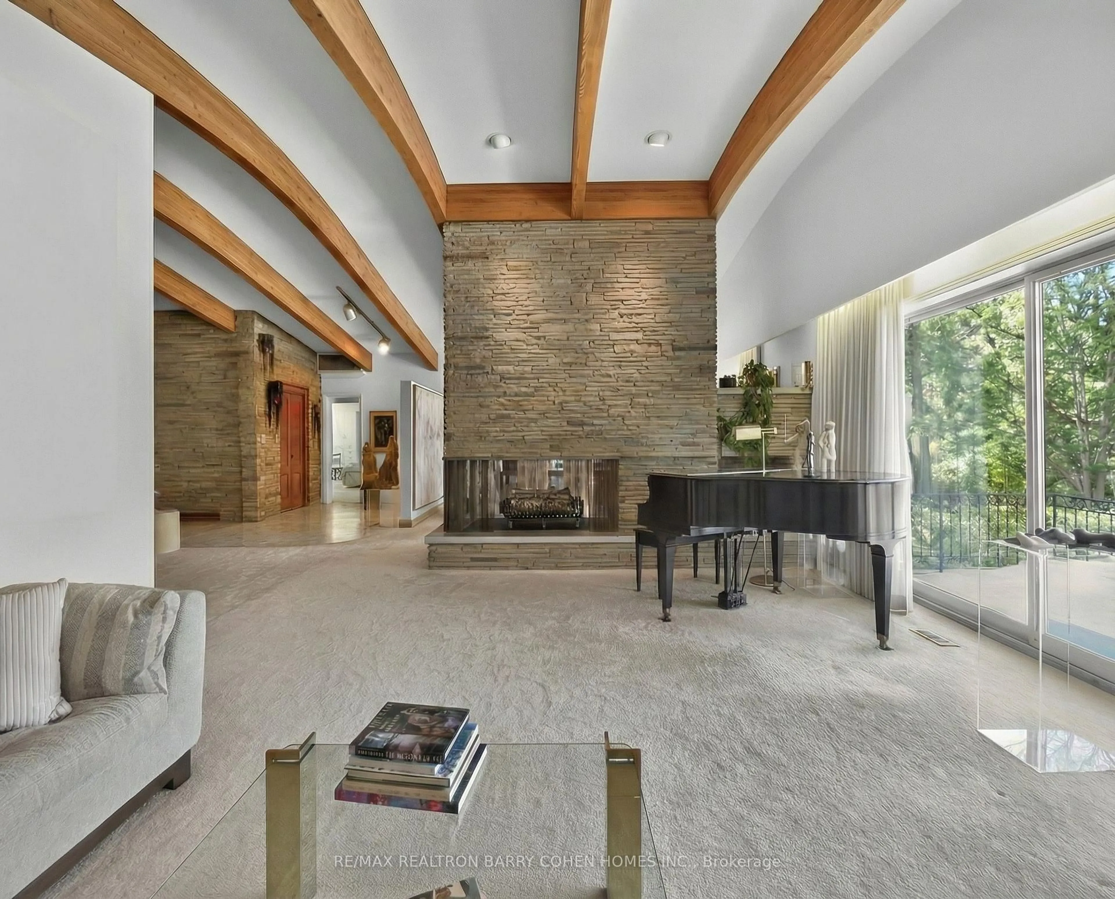 Indoor foyer for 28 Daleberry Pl, Toronto Ontario M3B 2A7