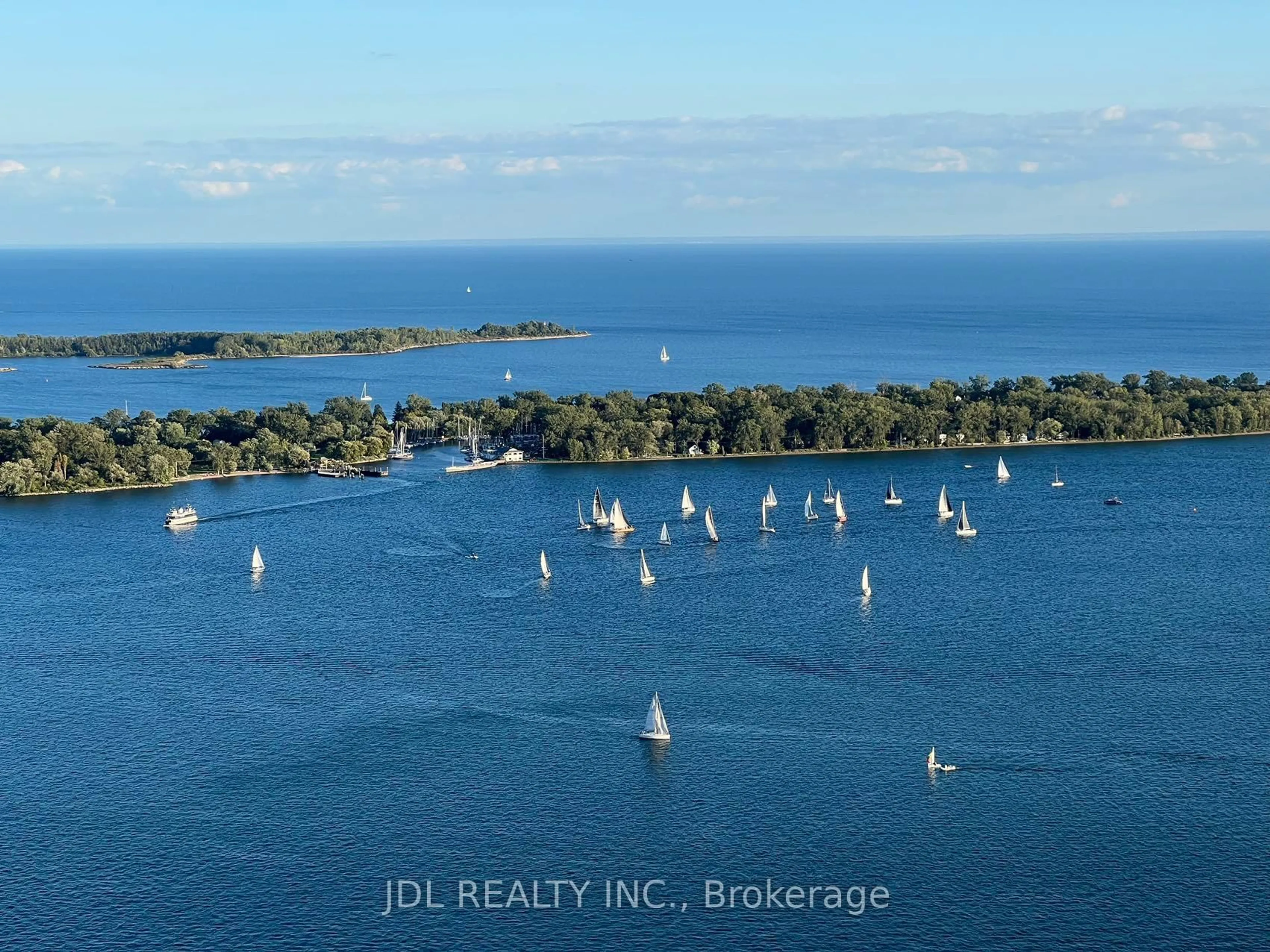 Blurry image for 55 Cooper St #5811, Toronto Ontario M5E 0G1