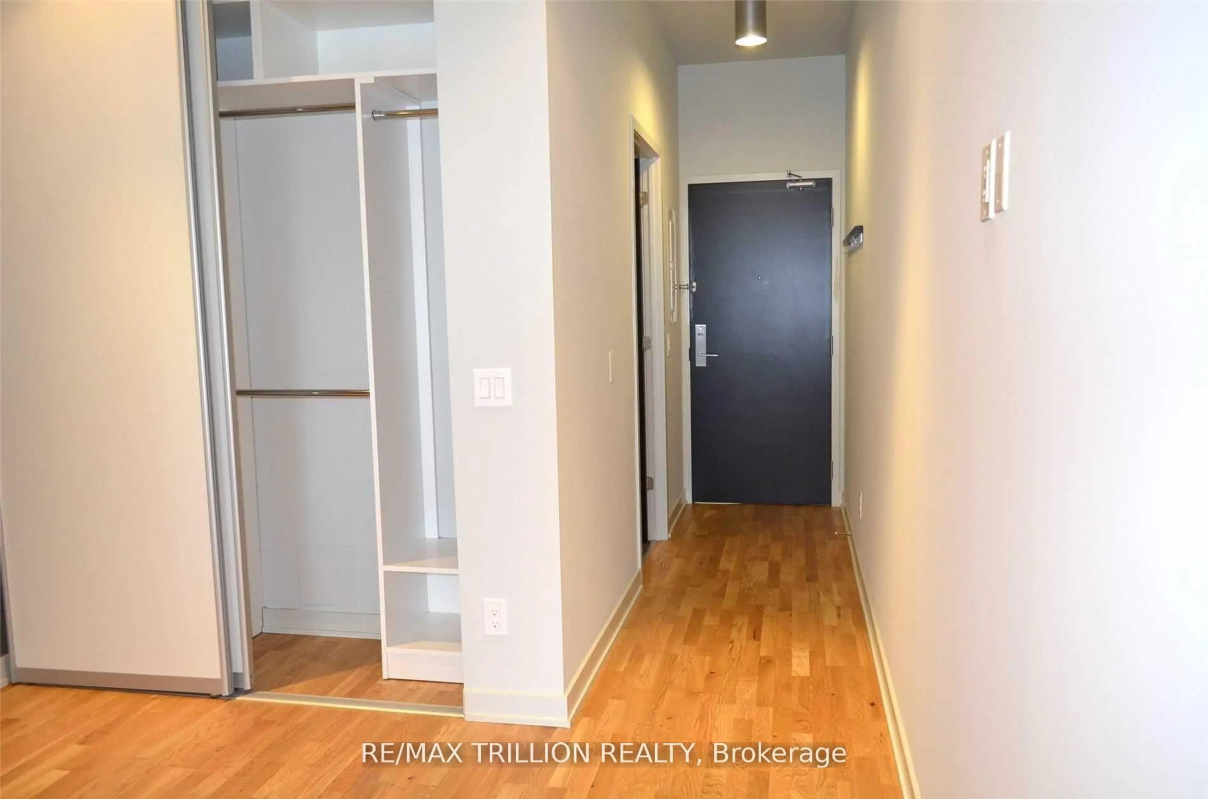 Indoor entryway for 8 Dovercourt Rd #414, Toronto Ontario M6J 0B6