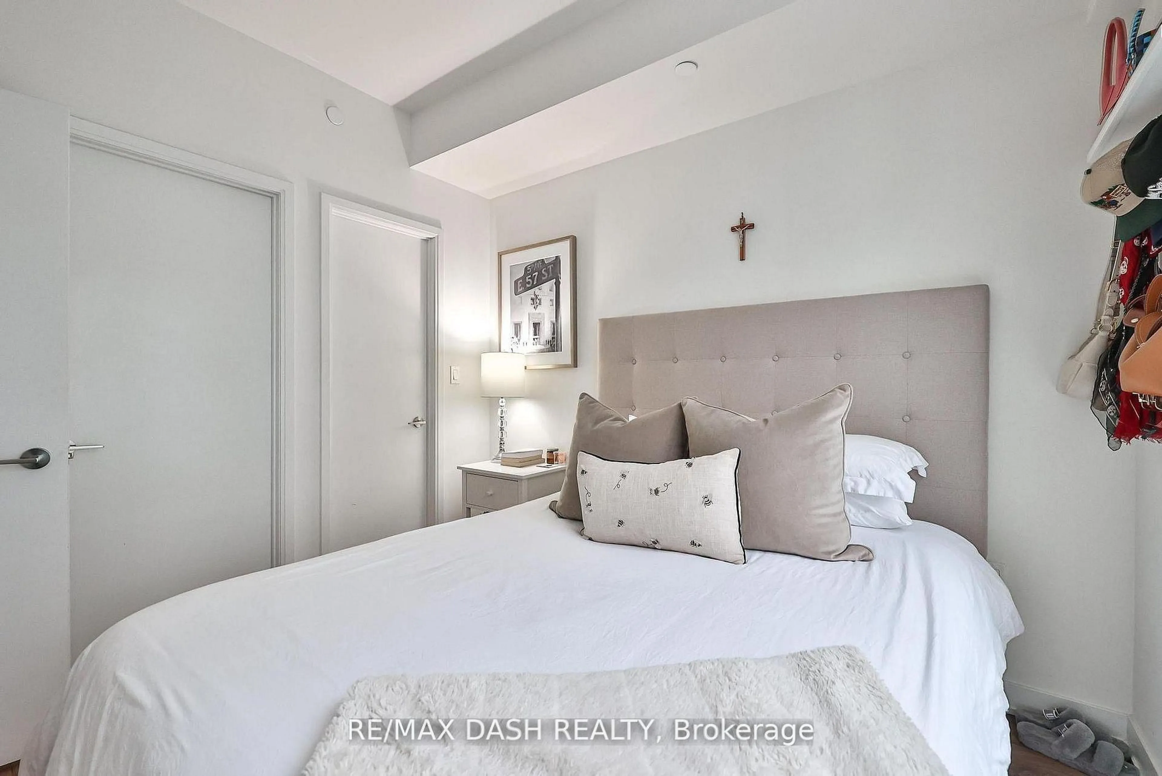 Bedroom with bed, unknown for 576 Front St #1215E, Toronto Ontario M5V 1C1