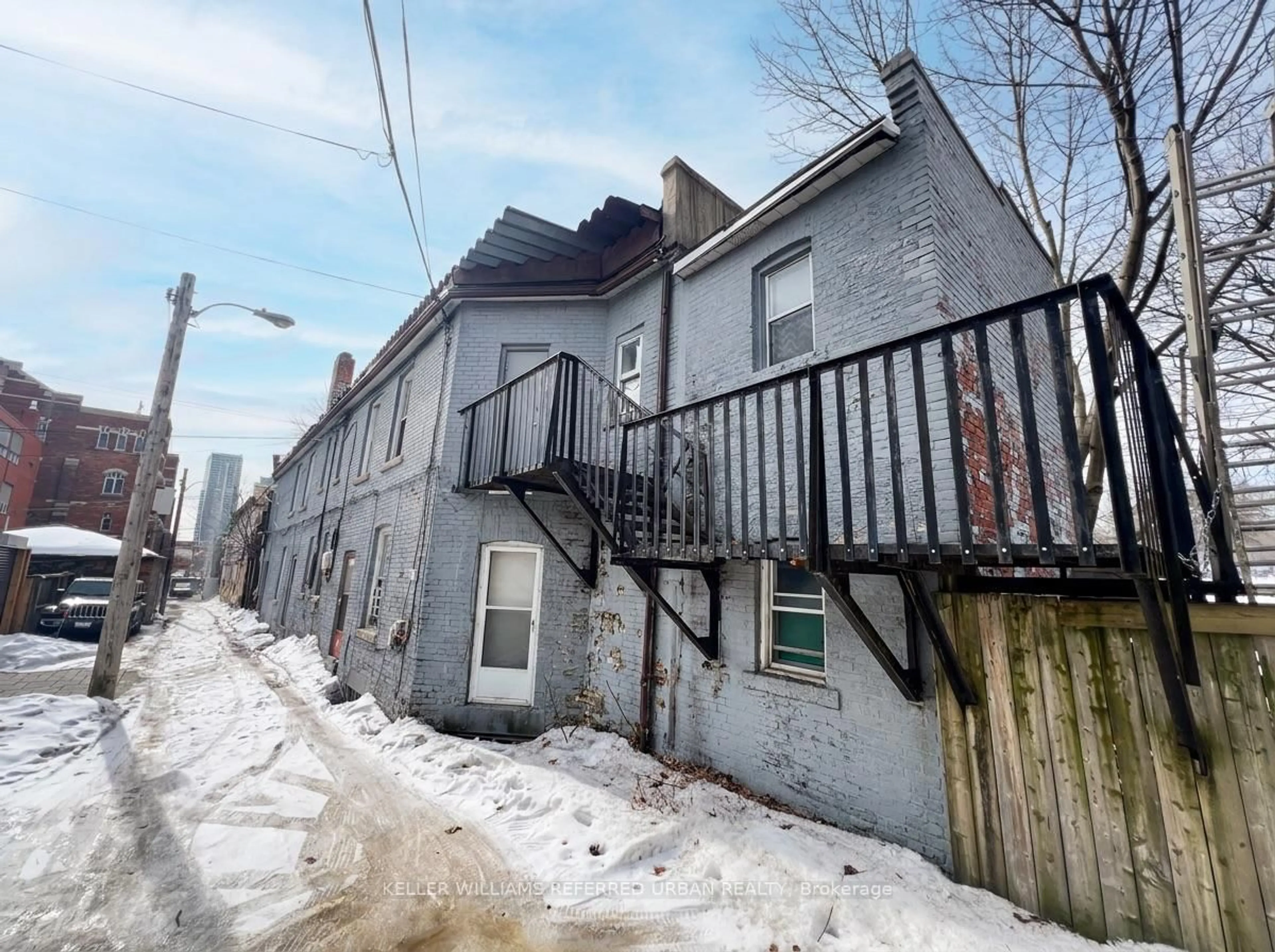 Unknown for 15 Gore Vale Ave, Toronto Ontario M6J 2R5