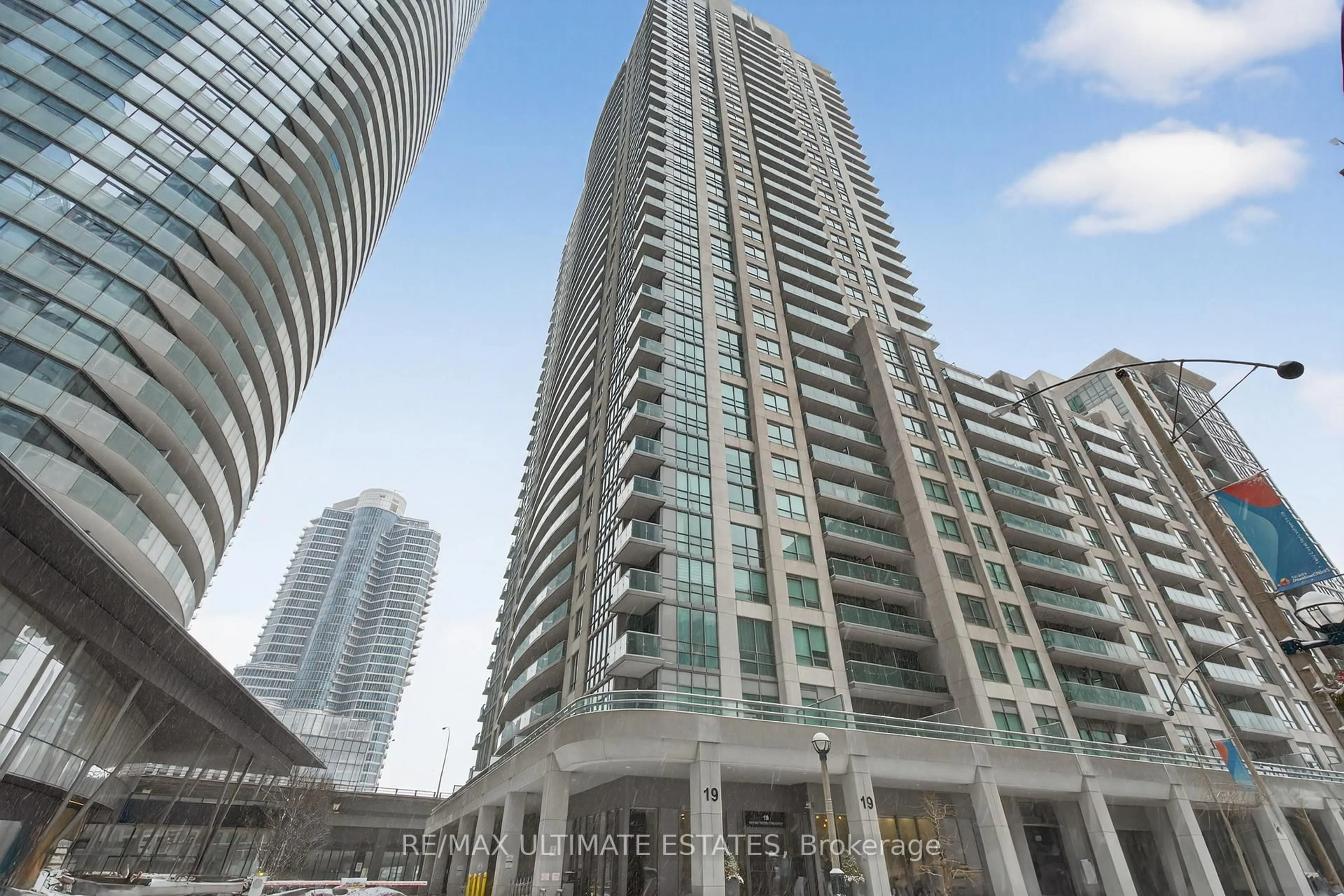 Indoor foyer for 19 Grand Trunk Cres #2205, Toronto Ontario M5J 3A3