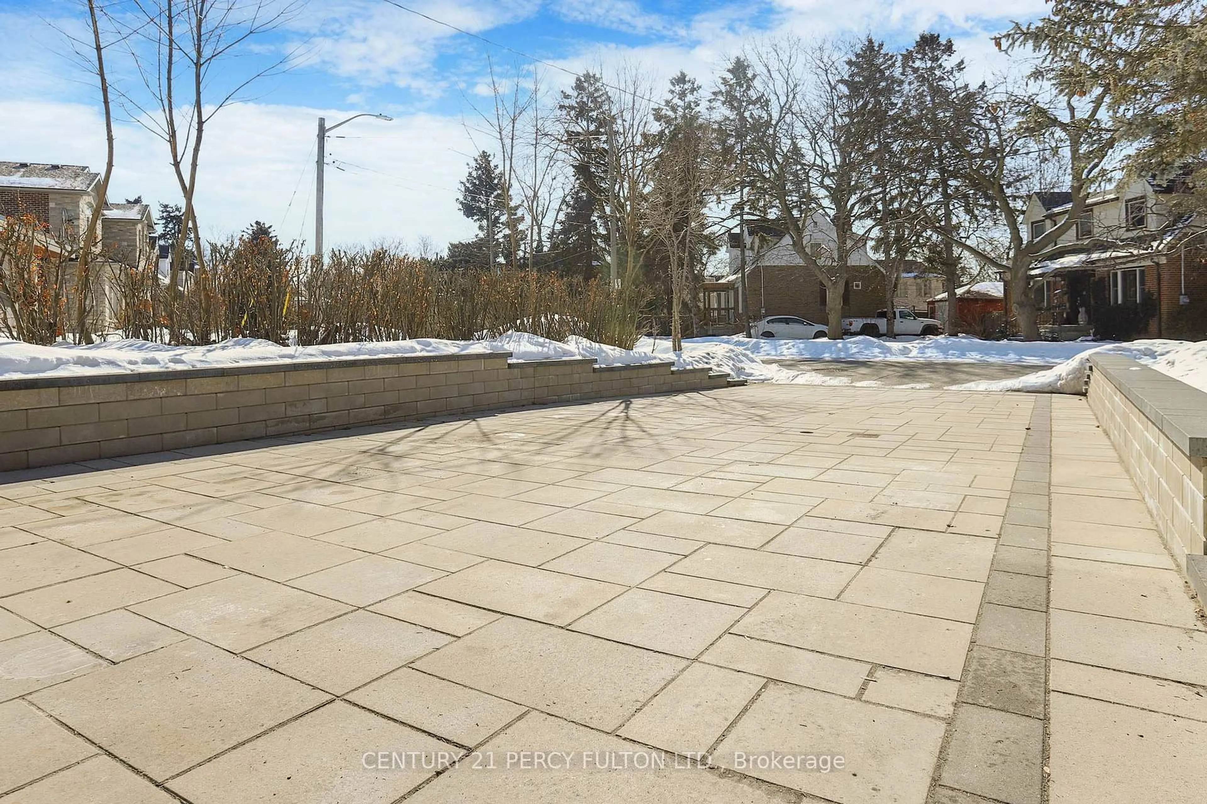 Patio, street for 128 Anndale Dr, Toronto Ontario M2N 2X5
