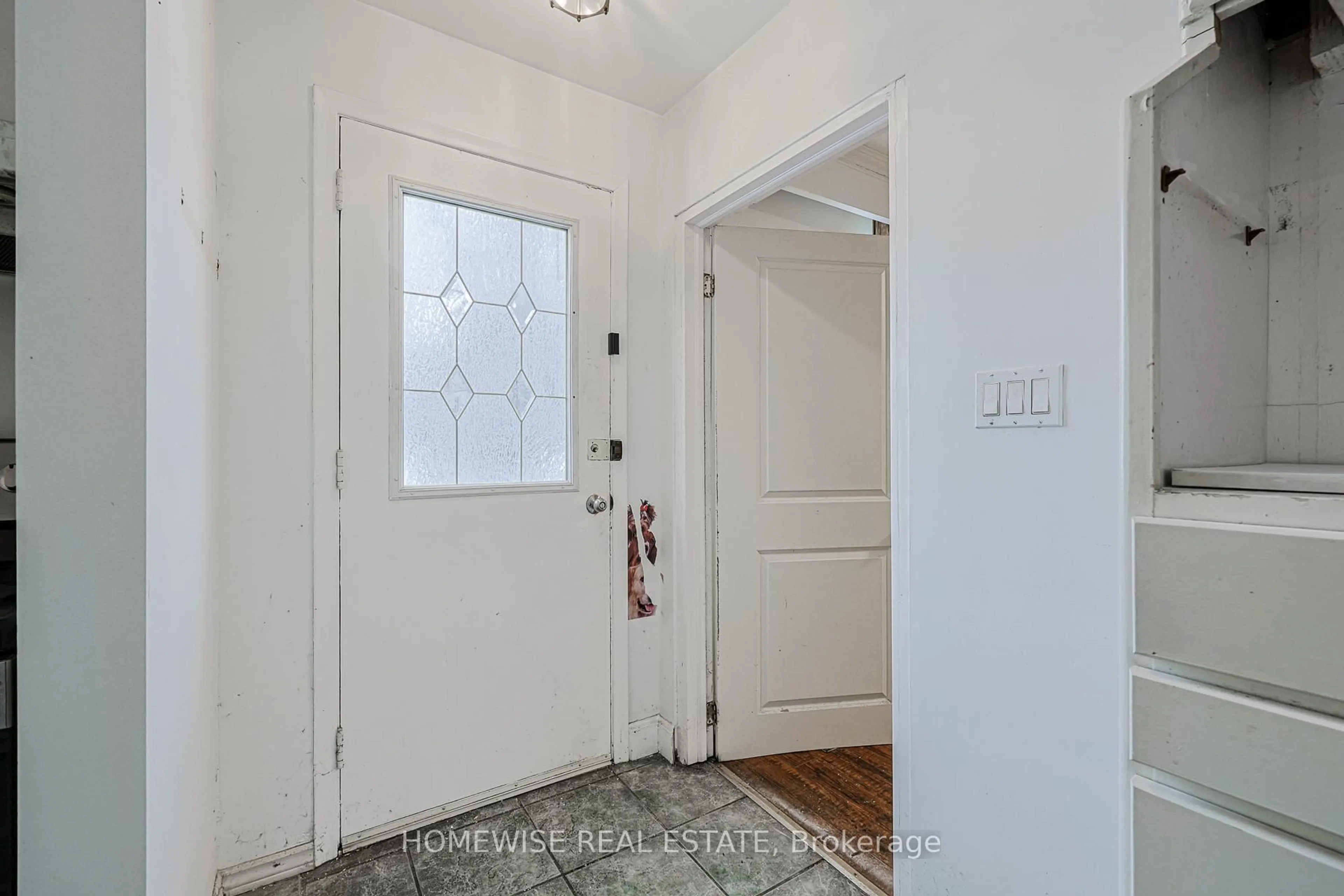 Indoor entryway for 159 Alfred Ave, Toronto Ontario M2N 3J3
