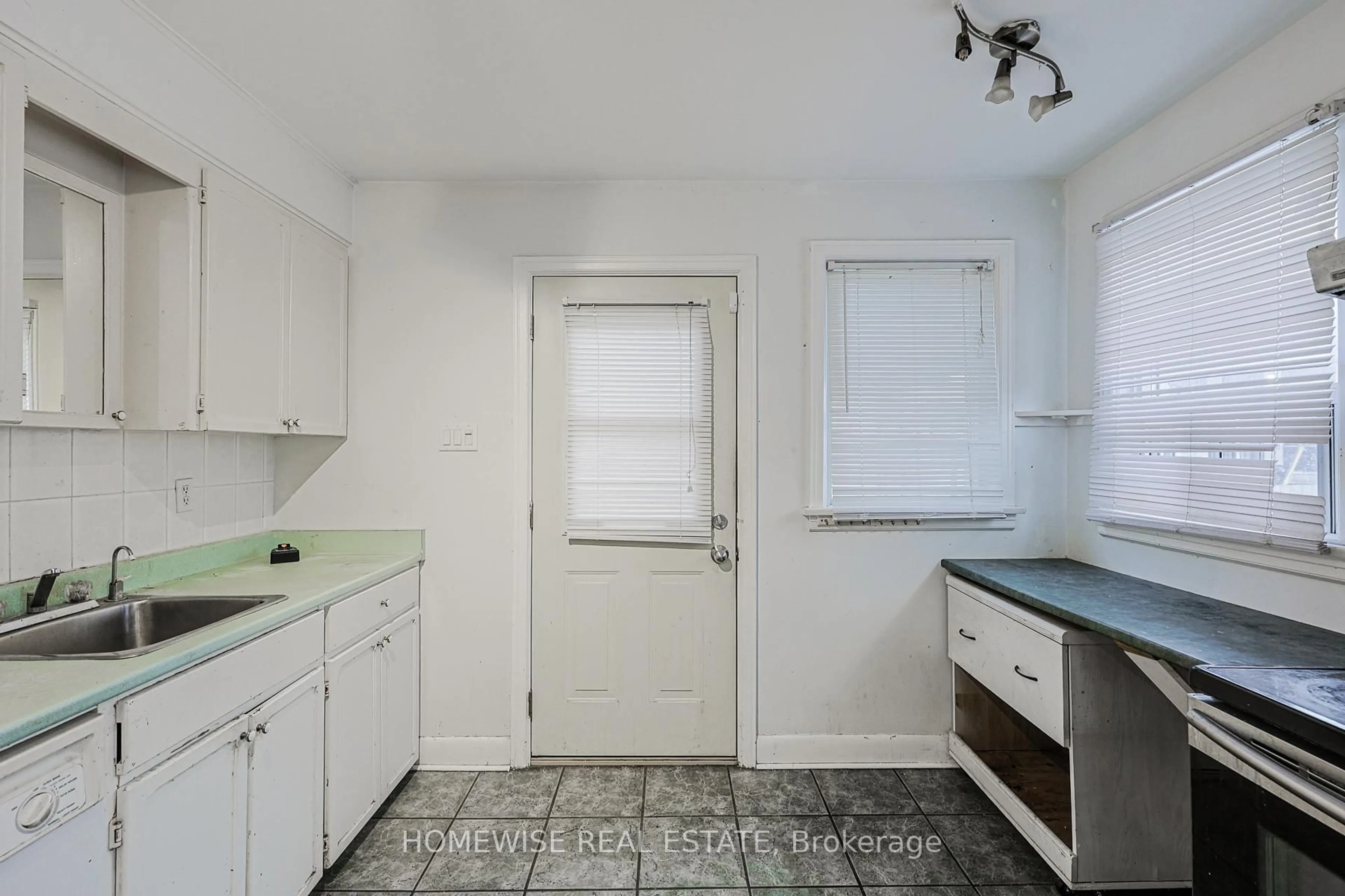 Standard kitchen, unknown for 159 Alfred Ave, Toronto Ontario M2N 3J3