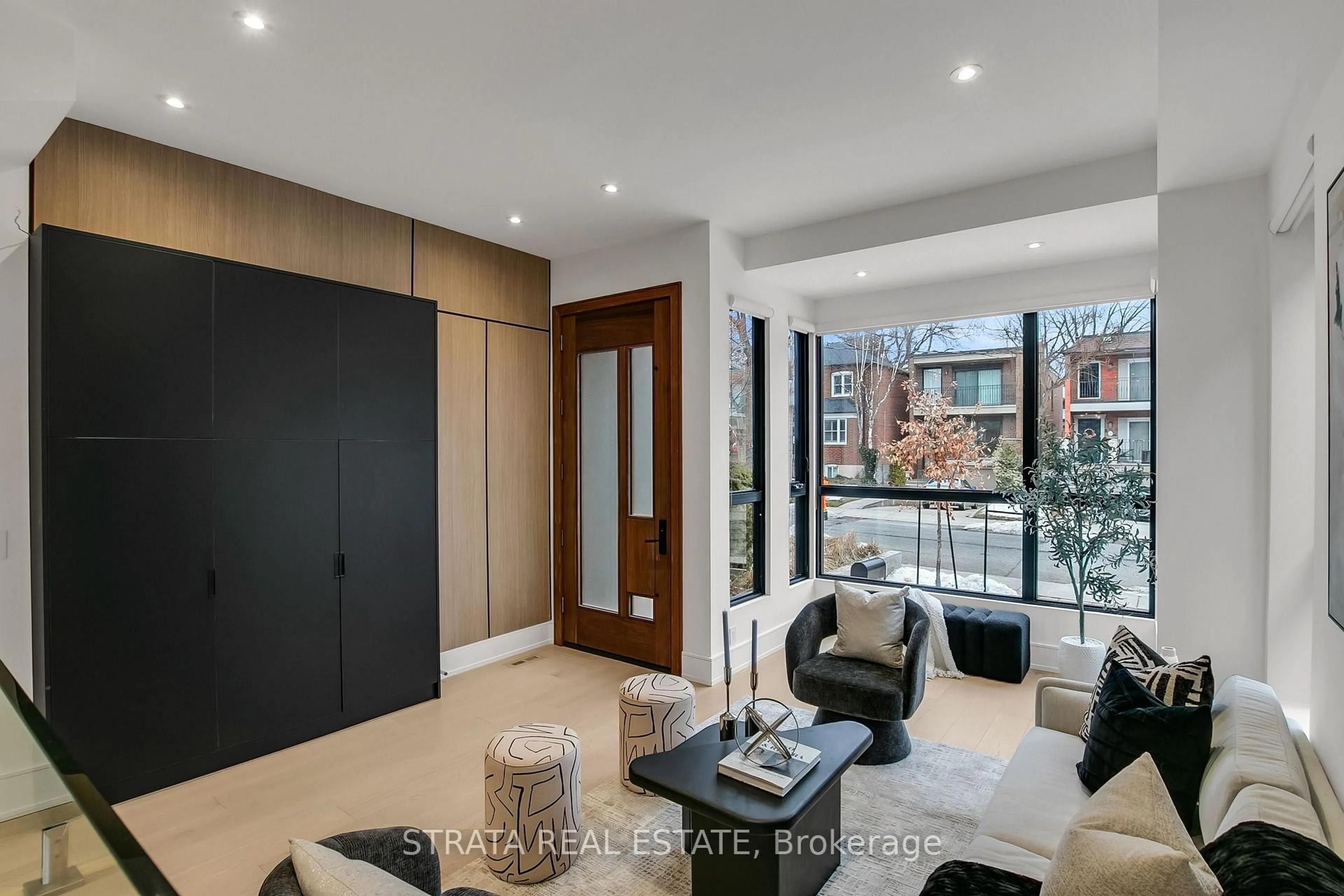 Unknown for 354 Cleveland St, Toronto Ontario M4S 2W9