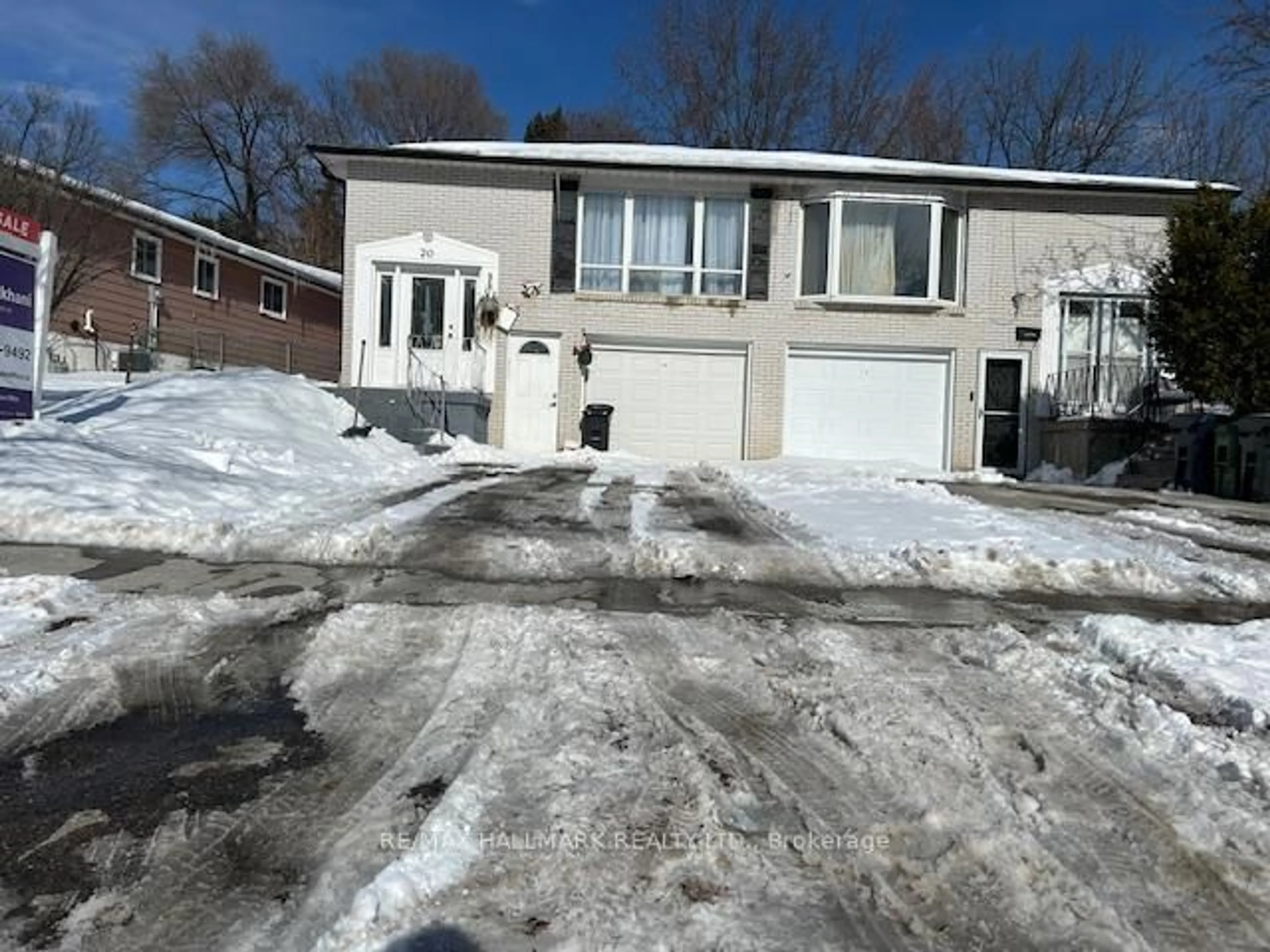 A pic from outside/outdoor area/front of a property/back of a property/a pic from drone, street for 20 Yucatan Rd, Toronto Ontario M2H 2K8