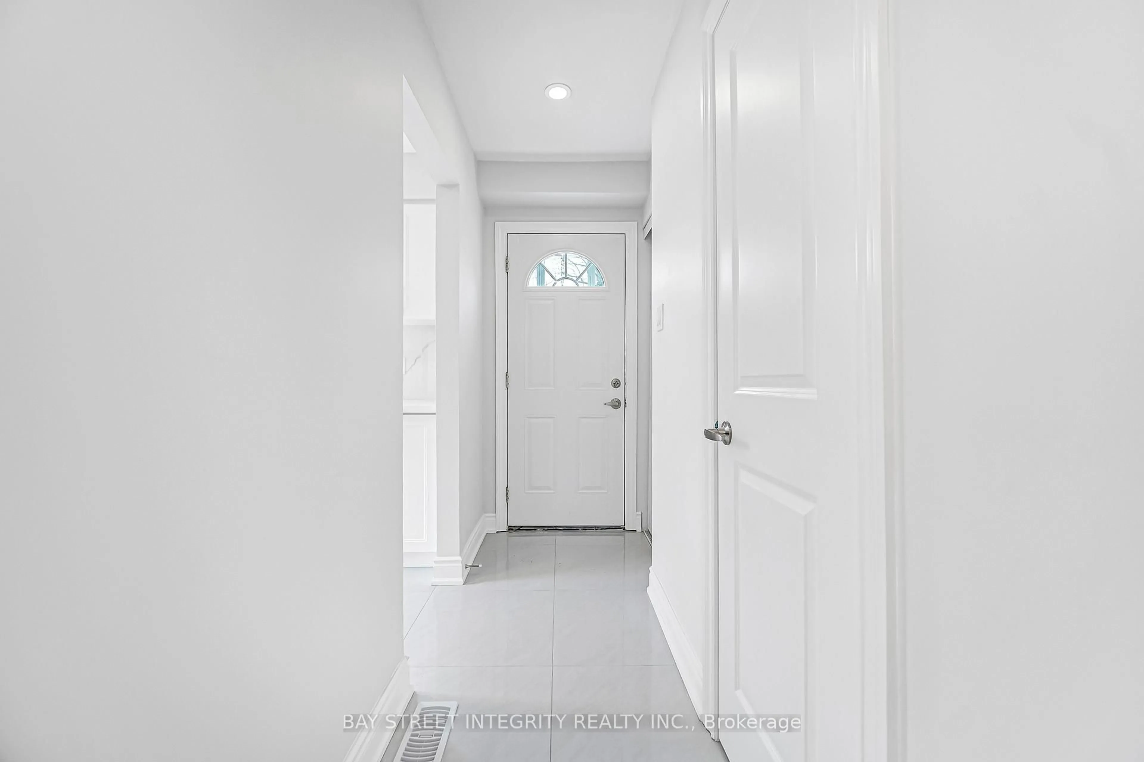 Indoor entryway for 41 Elsa Vine Way, Toronto Ontario M2J 4H8