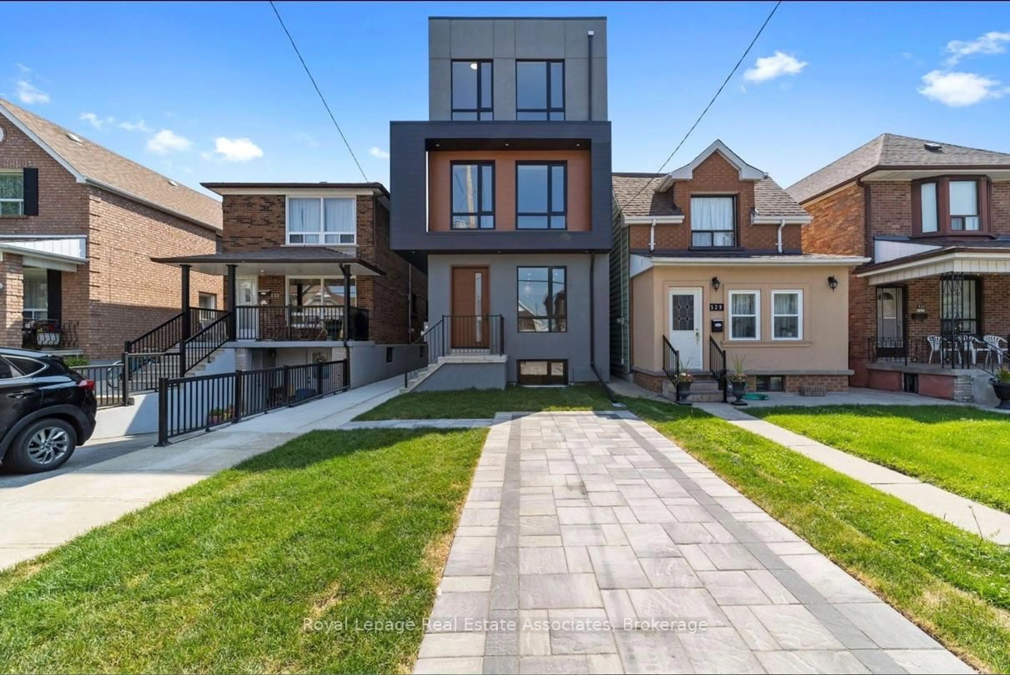 Home with brick exterior material, street for 531 Delaware Ave, Toronto Ontario M6H 2V3