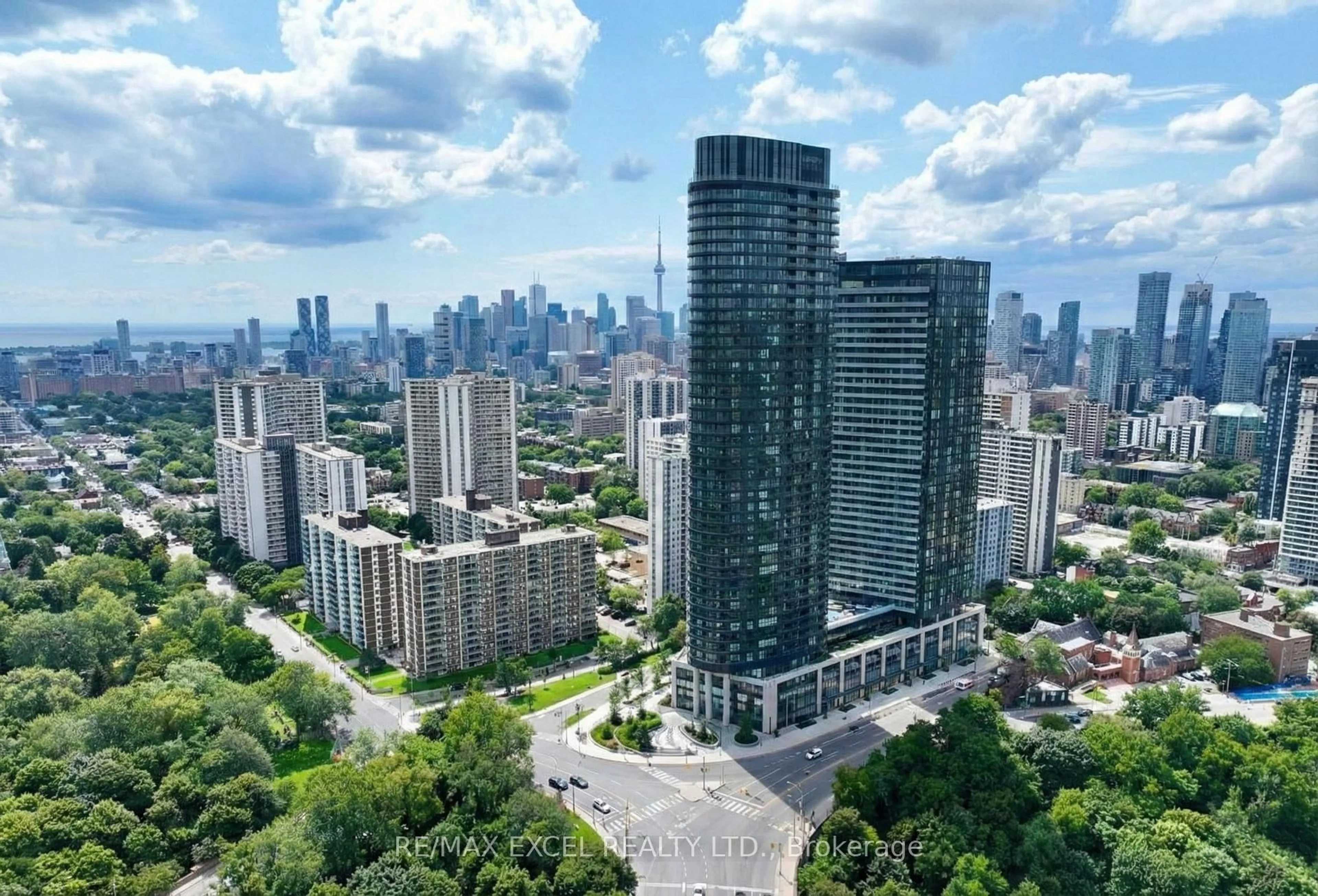 A pic from outside/outdoor area/front of a property/back of a property/a pic from drone, city buildings view from balcony for 585 Bloor St #1720, Toronto Ontario M4W 0B3