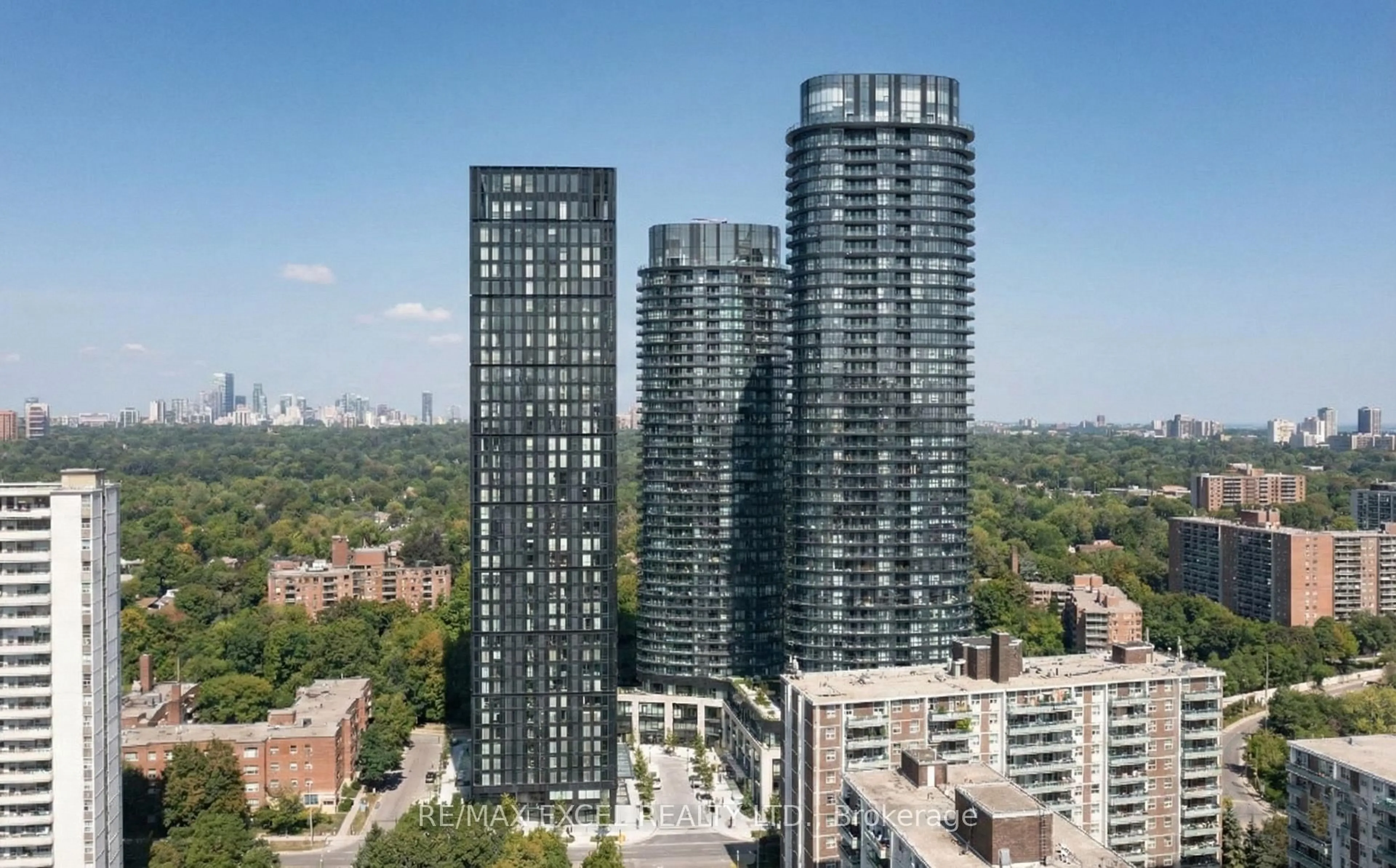 A pic from outside/outdoor area/front of a property/back of a property/a pic from drone, city buildings view from balcony for 585 Bloor St #1720, Toronto Ontario M4W 0B3