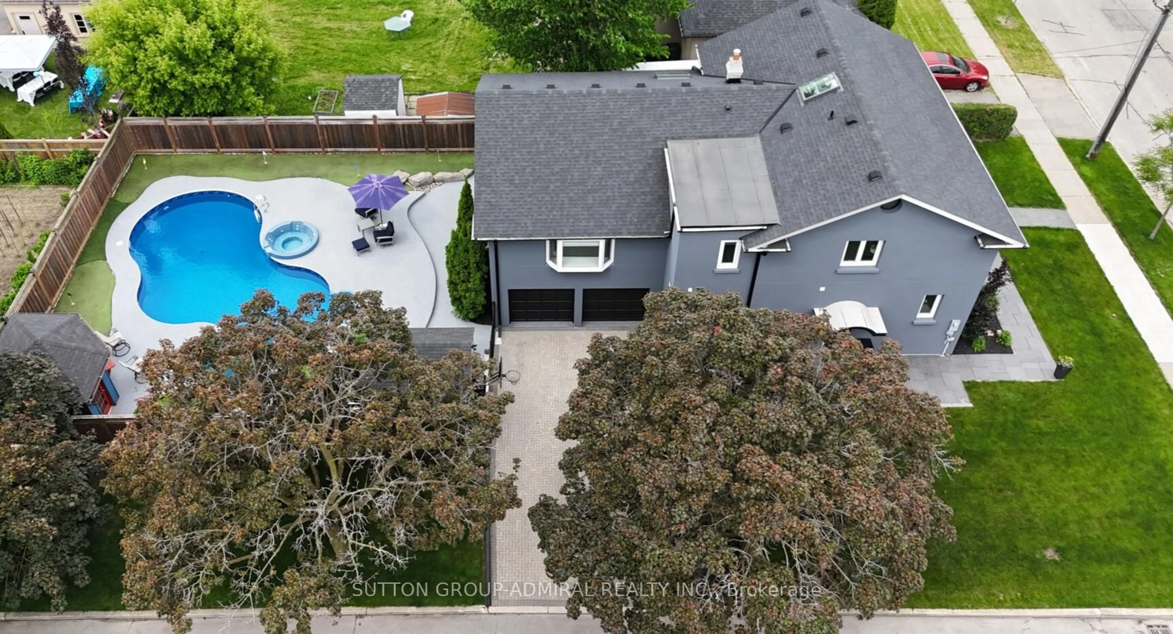 A pic from outside/outdoor area/front of a property/back of a property/a pic from drone, street for 479 Hounslow Ave, Toronto Ontario M2R 1J1