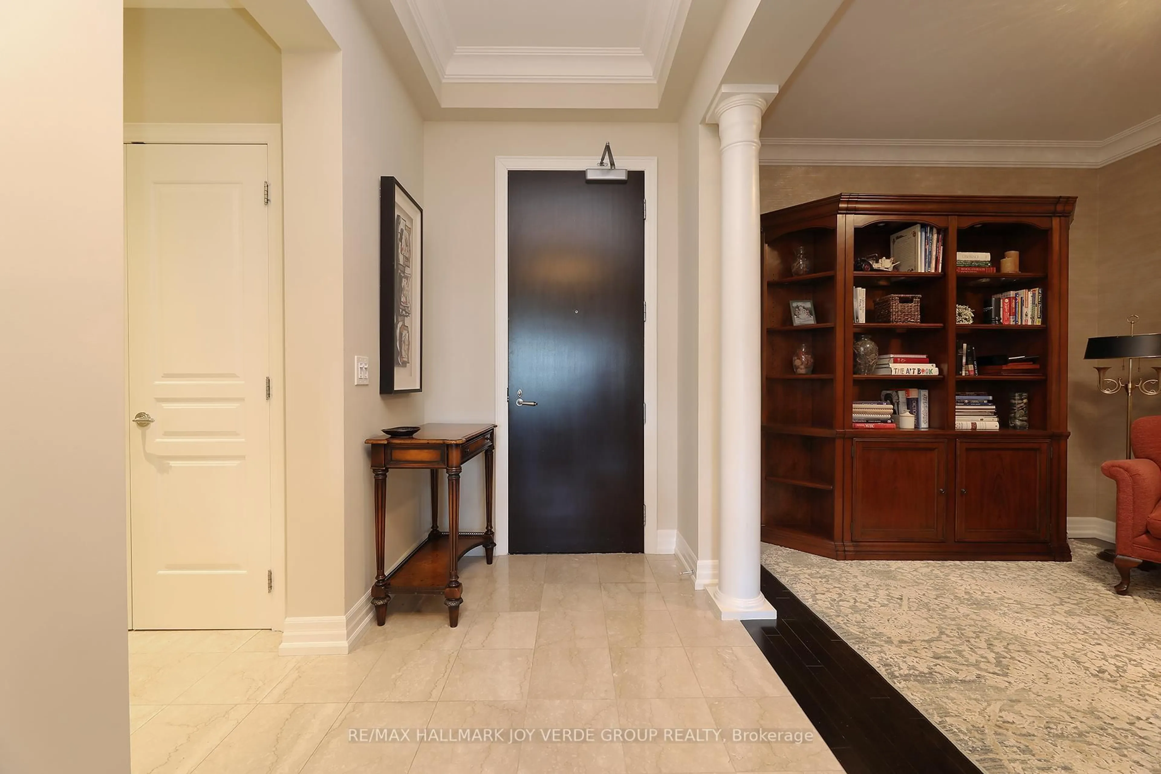 Indoor entryway for 21 Burkebrook Pl #309, Toronto Ontario M4G 0A2