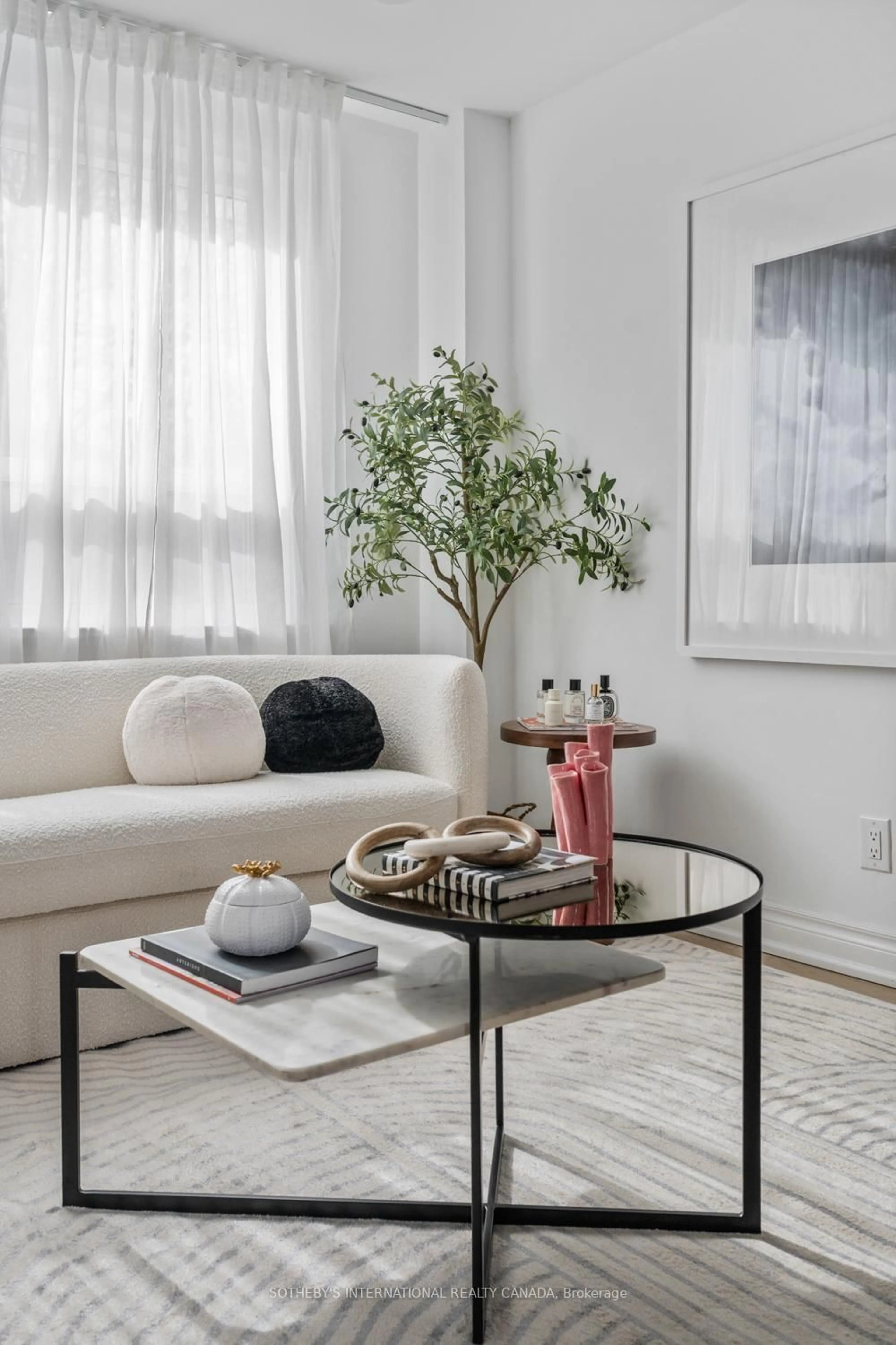 Living room with furniture, unknown for 114 Glenvale Blvd, Toronto Ontario M4G 2V9