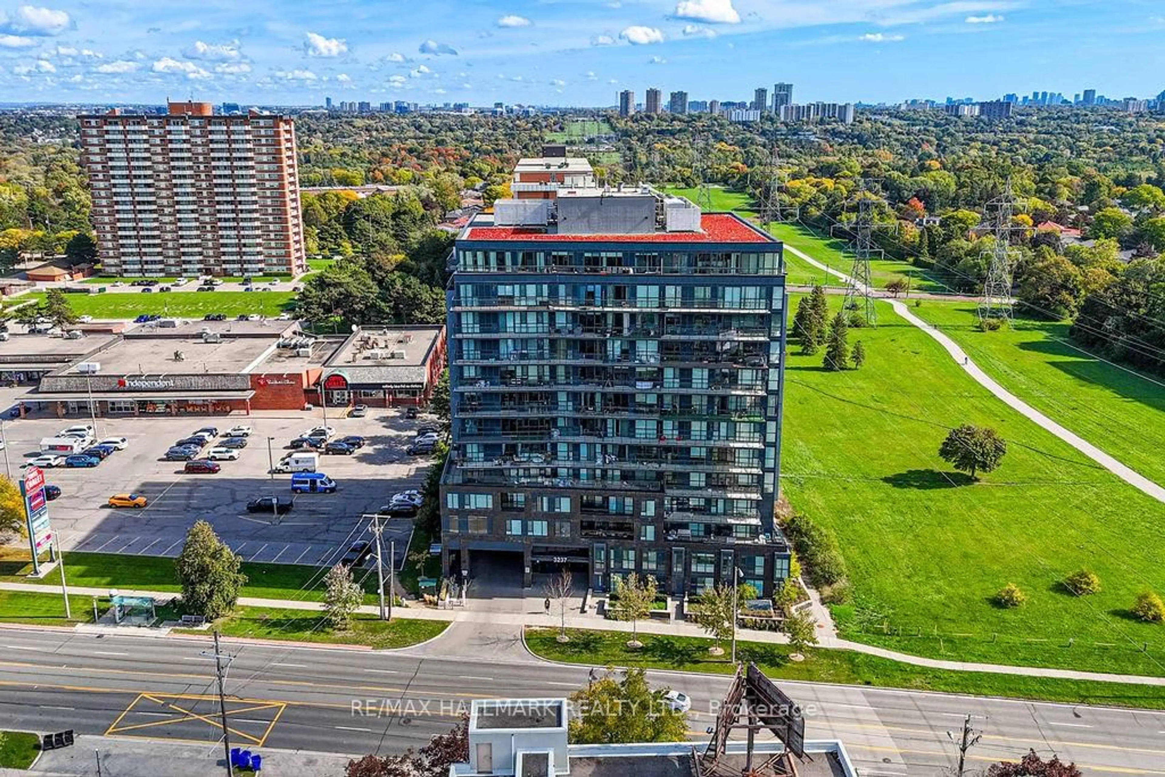 A pic from outside/outdoor area/front of a property/back of a property/a pic from drone, city buildings view from balcony for 3237 Bayview Ave #302, Toronto Ontario M2K 0G1