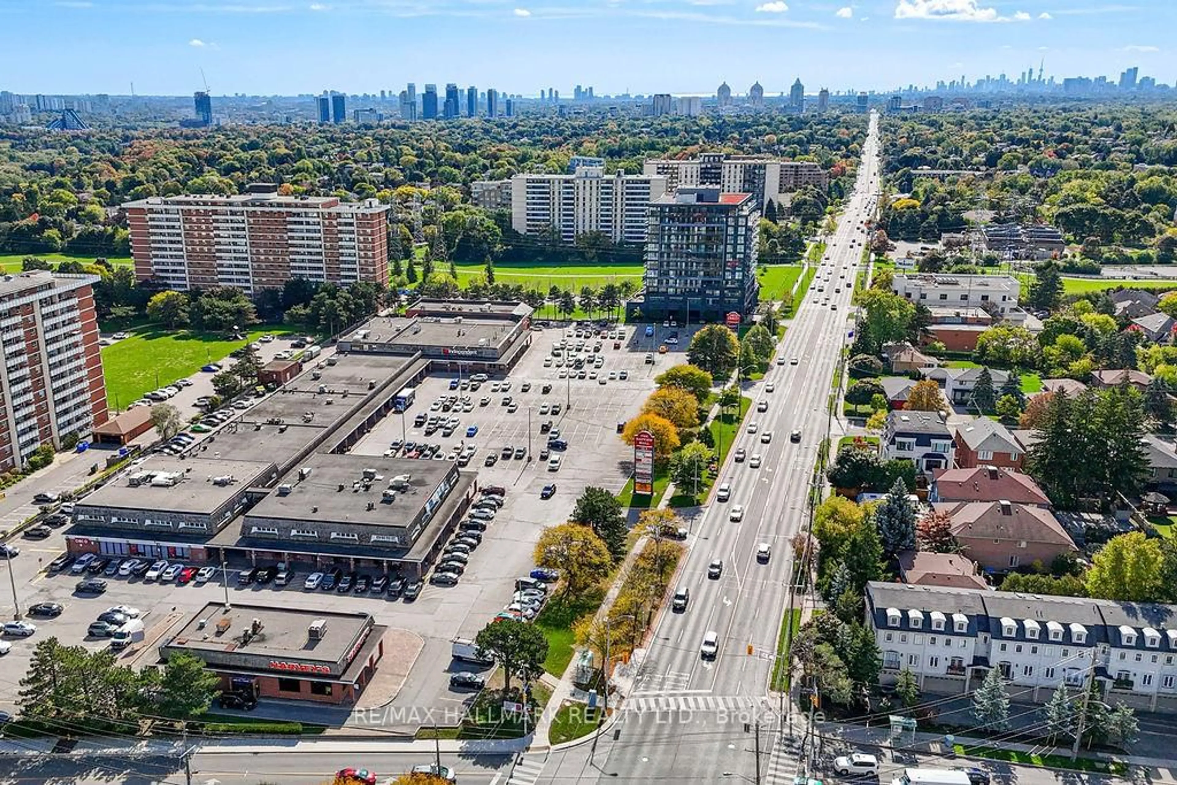 A pic from outside/outdoor area/front of a property/back of a property/a pic from drone, street for 3237 Bayview Ave #302, Toronto Ontario M2K 0G1