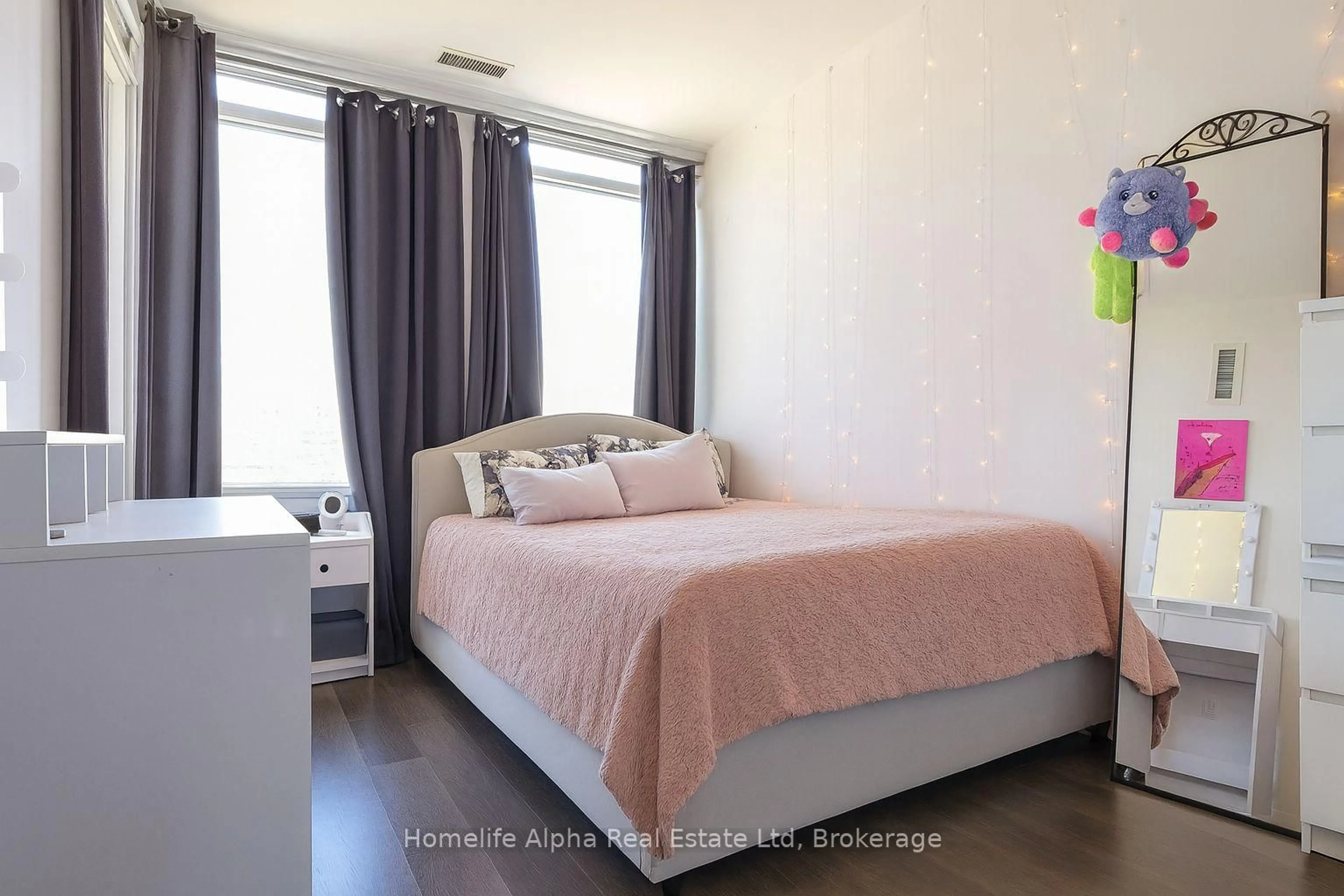 Bedroom with bed, unknown for 576 Front St #704, Toronto Ontario M5V 0P8