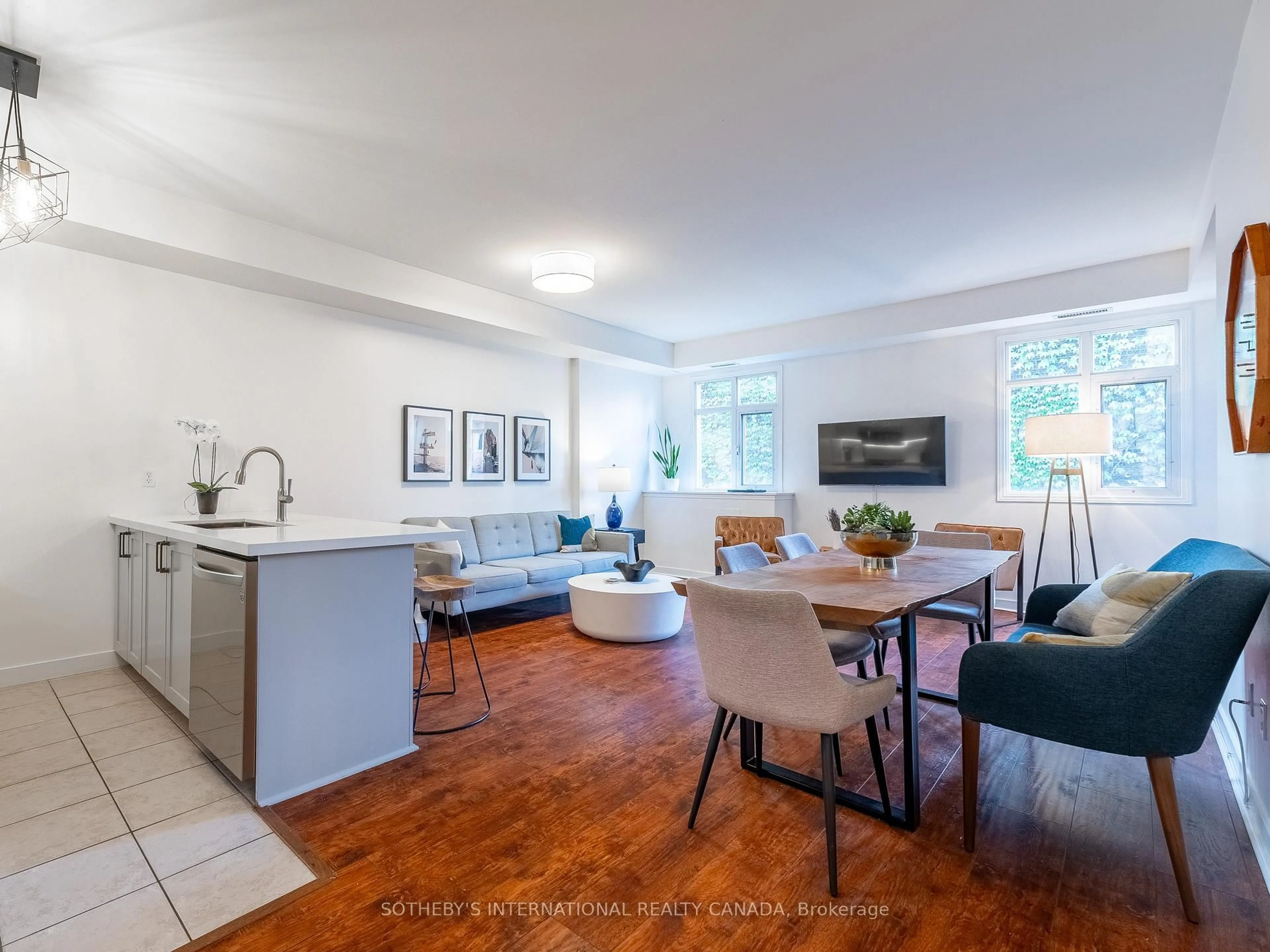 Living room with furniture, unknown for 500 Richmond St #328, Toronto Ontario M5V 3N4