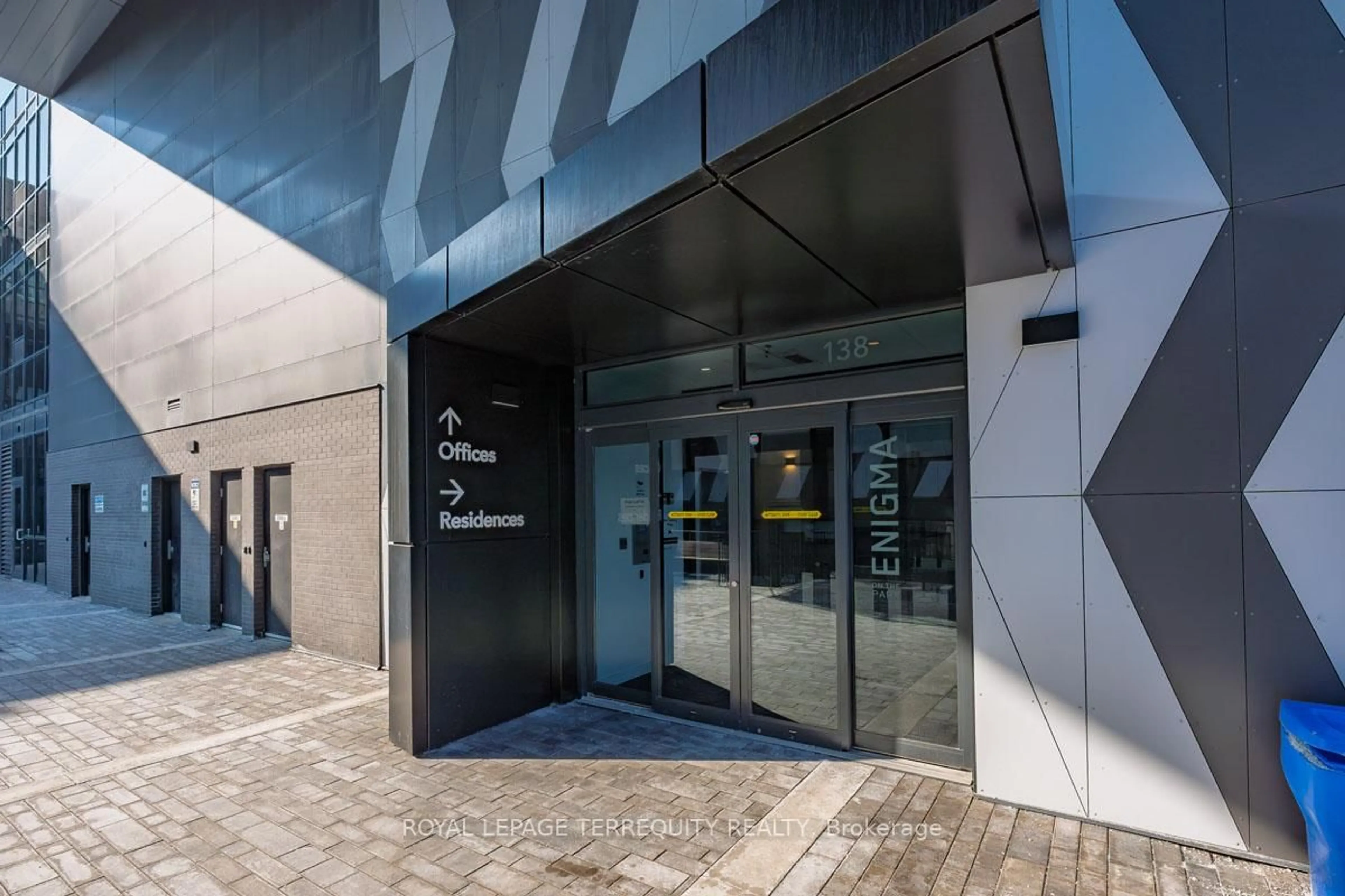 Indoor foyer for 138 St Helens Ave #501, Toronto Ontario M6H 0B8