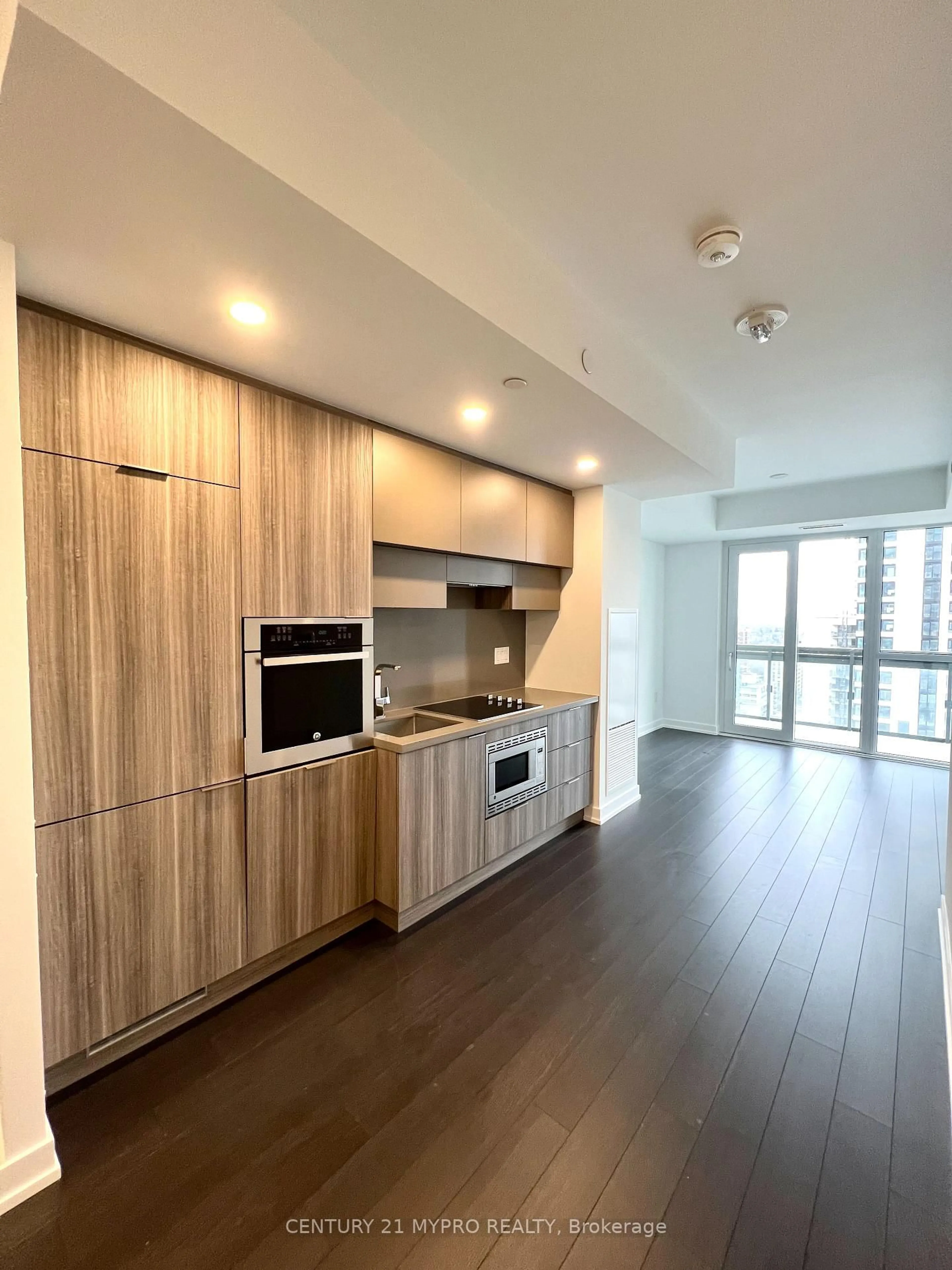 Open concept kitchen, wood/laminate floor for 39 Roehampton Ave #1501, Toronto Ontario M4P 1P9