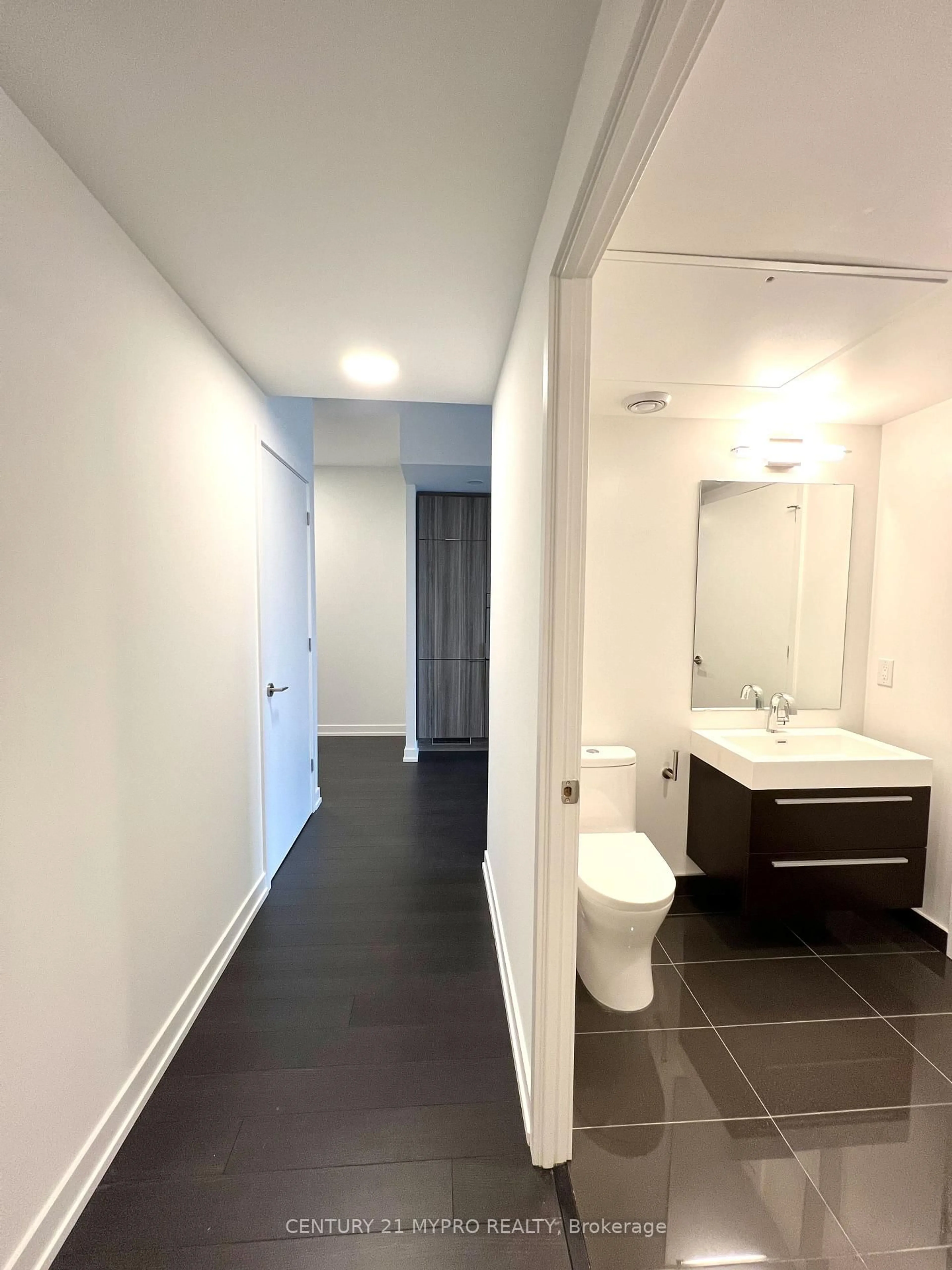 Standard bathroom, unknown for 39 Roehampton Ave #1501, Toronto Ontario M4P 1P9