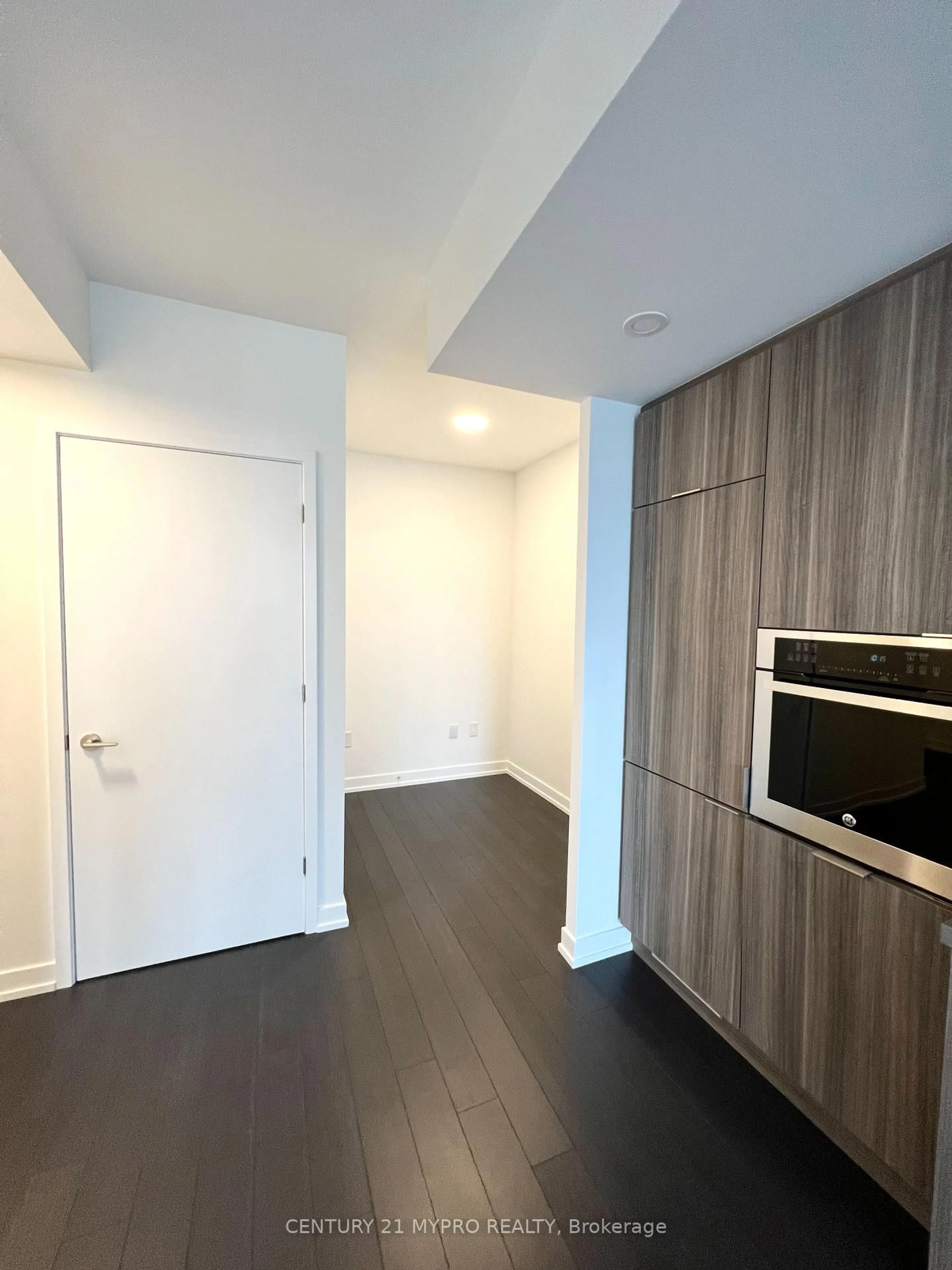 A pic of a room for 39 Roehampton Ave #1501, Toronto Ontario M4P 1P9