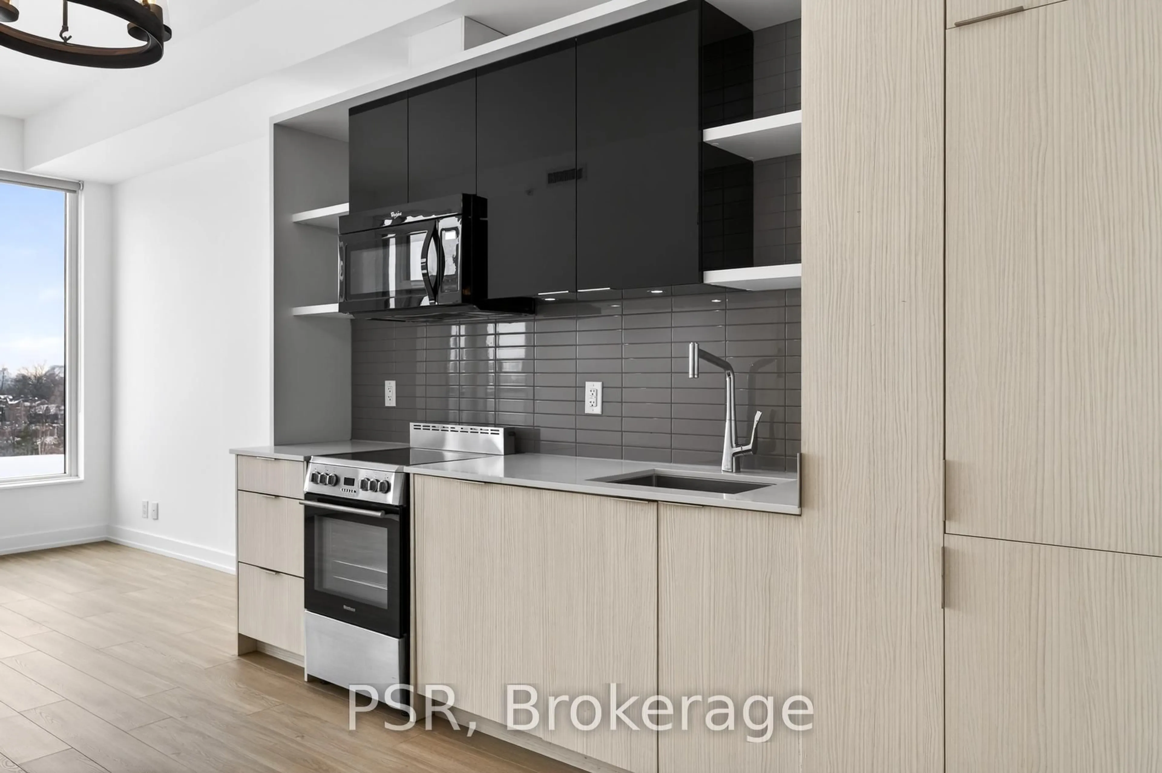 Standard kitchen, wood/laminate floor for 6 Parkwood Ave #509, Toronto Ontario M4V 0A3