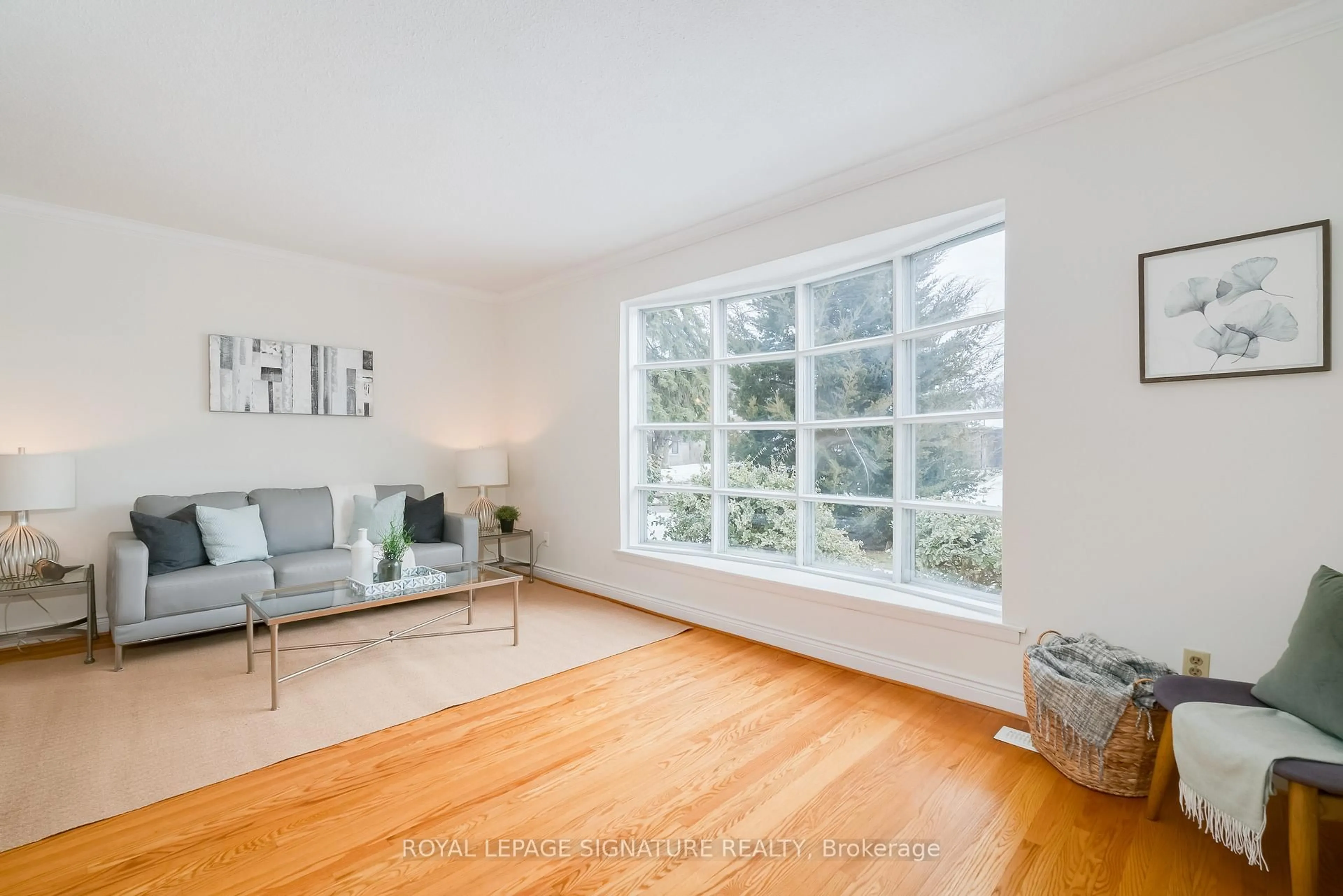 Living room with furniture, unknown for 28 Grove Park Cres, Toronto Ontario M2J 2C8