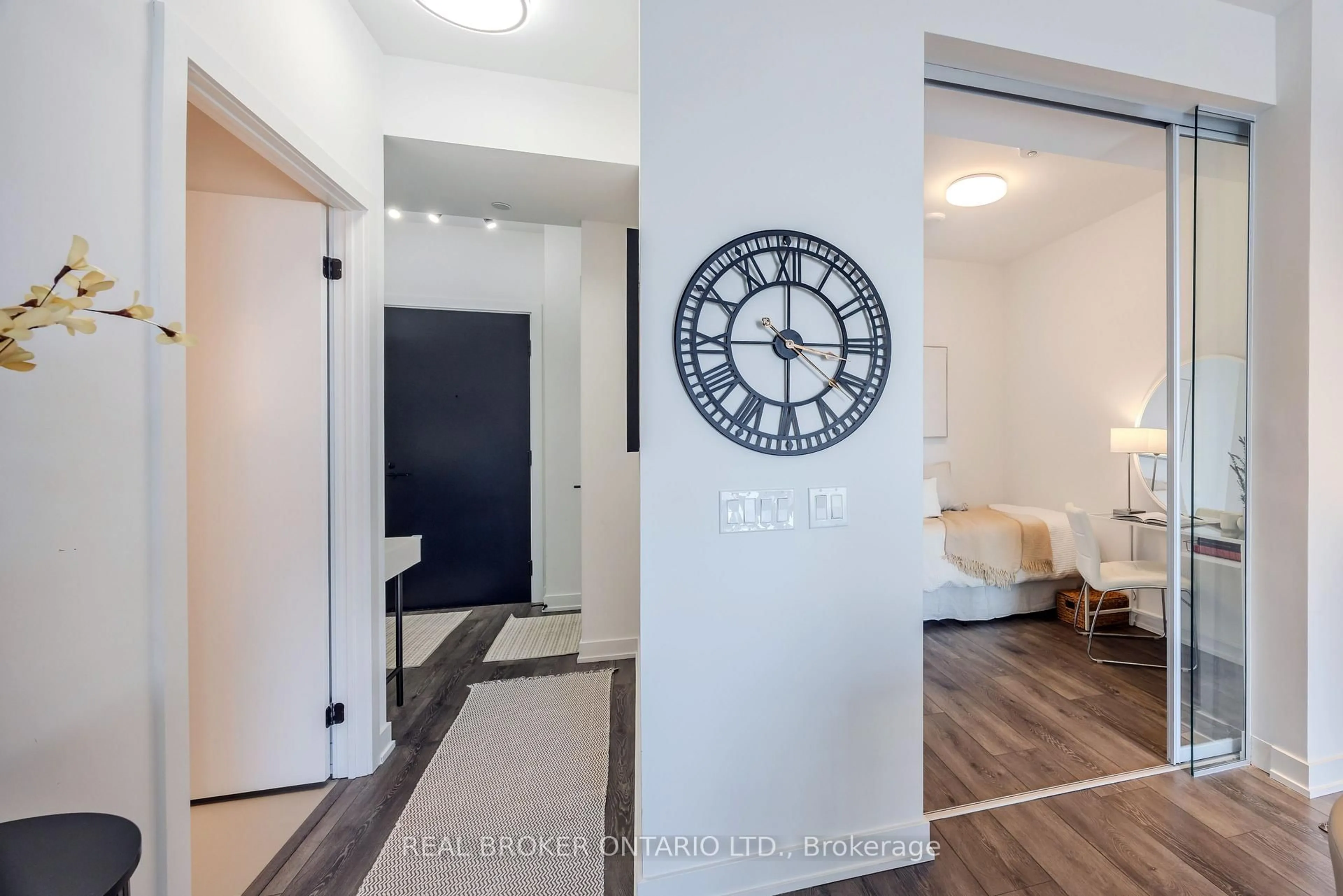 Indoor entryway for 127 Broadway Ave #2101S, Toronto Ontario M4P 1V4