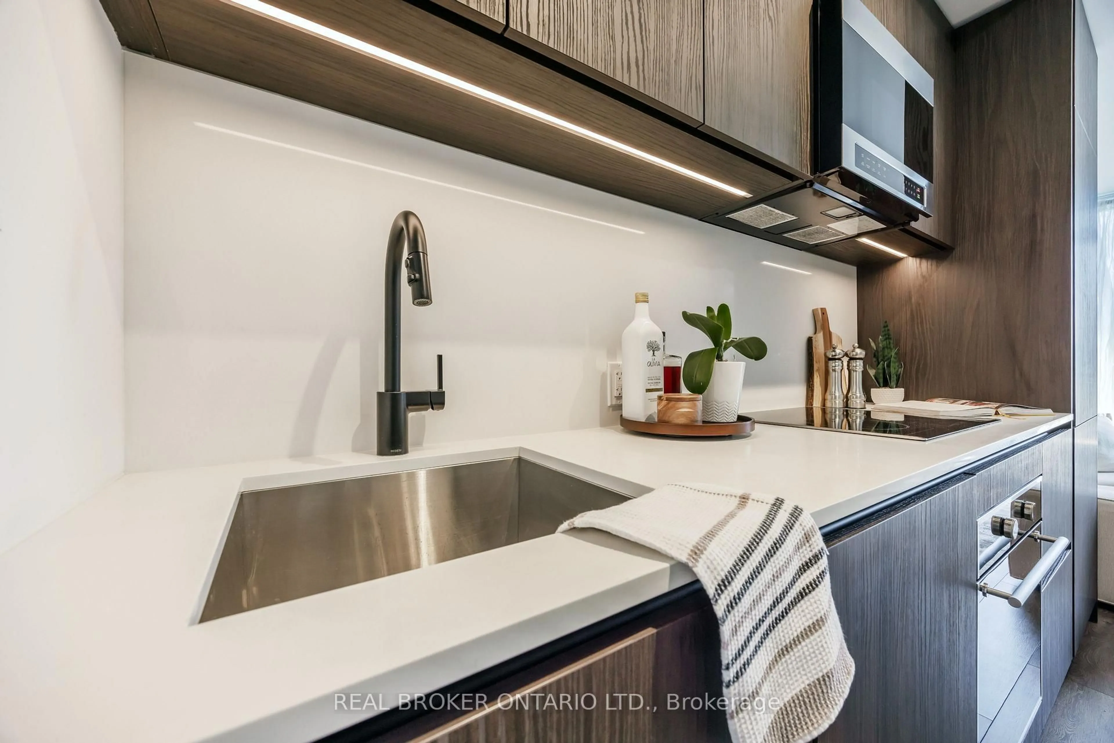 Contemporary kitchen, ceramic/tile floor for 127 Broadway Ave #2101S, Toronto Ontario M4P 1V4