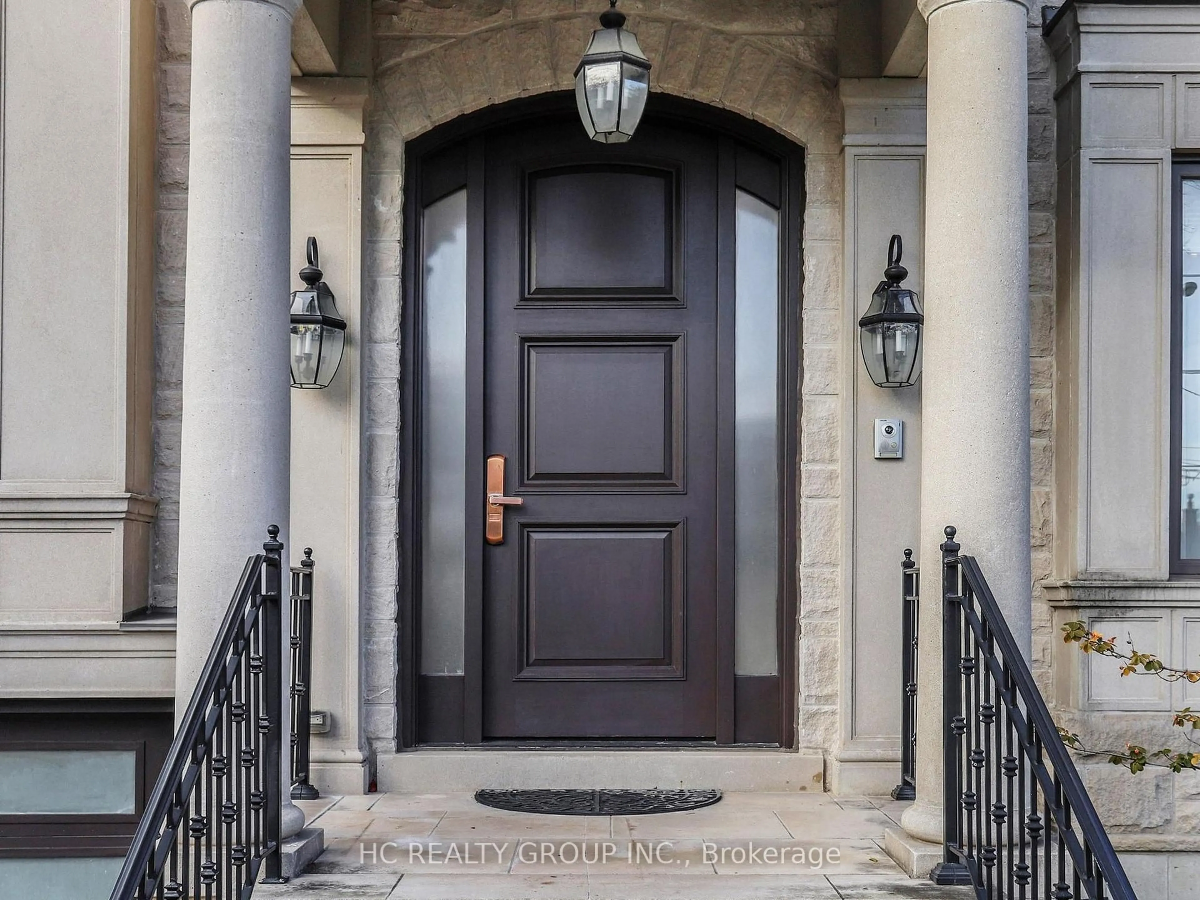 Indoor entryway for 256 Park Home Ave, Toronto Ontario M2R 1A3