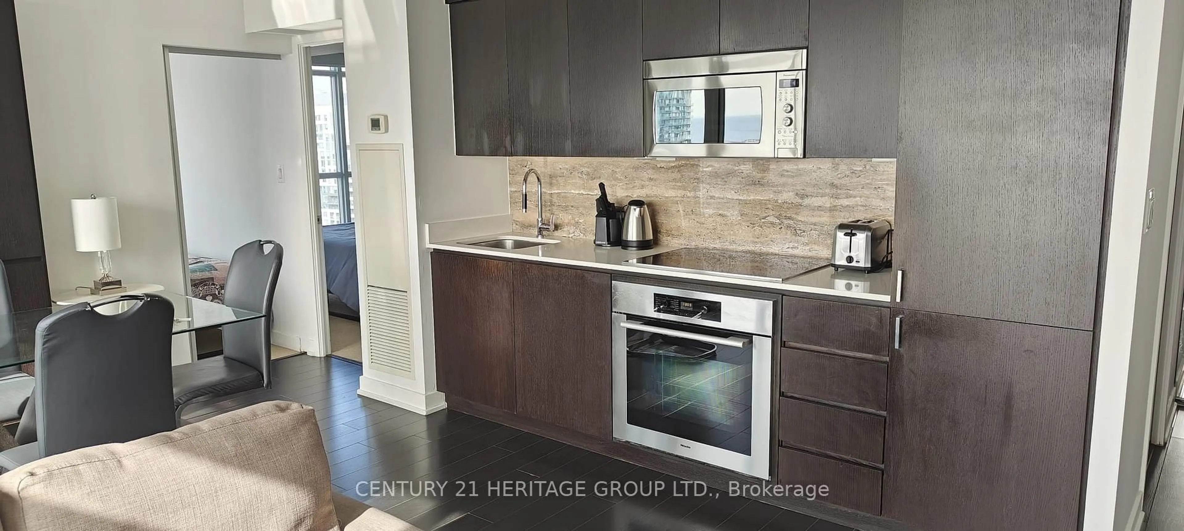 Unknown for 15 Iceboat Terr #2009, Toronto Ontario M5V 4A5