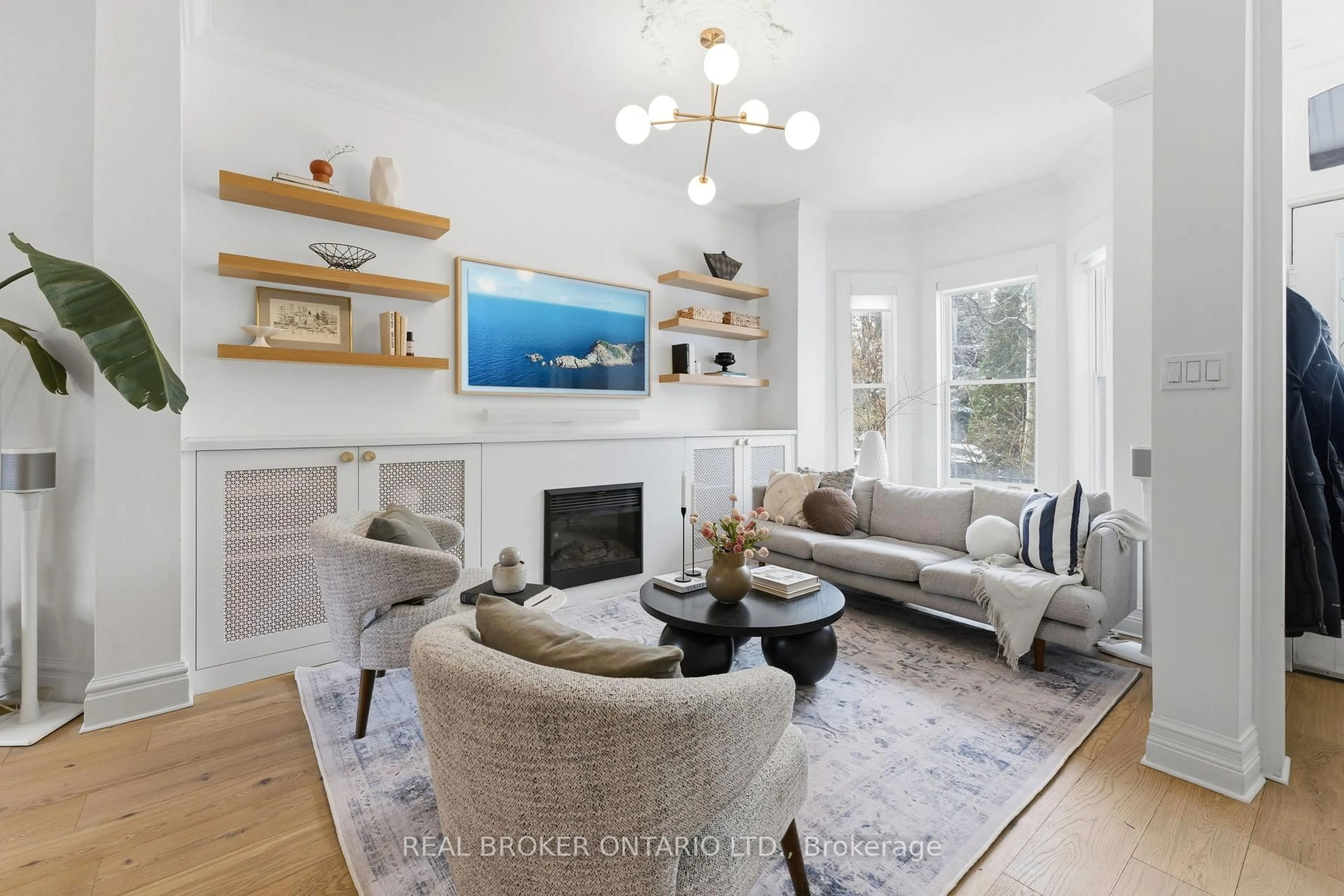 Living room with furniture, unknown for 360 Wellesley St, Toronto Ontario M4X 1H4