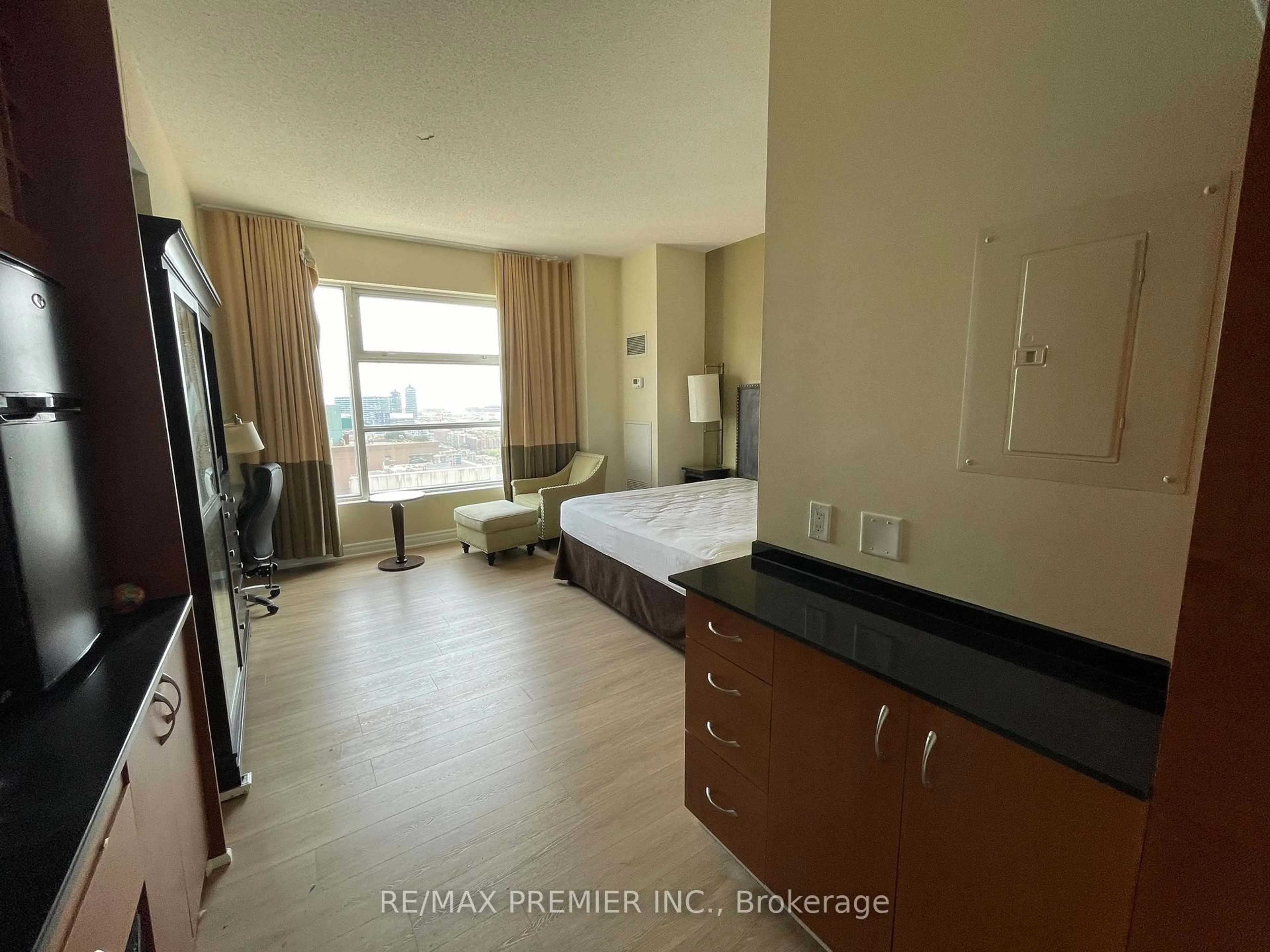 A pic of a room for 1 King St #2508, Toronto Ontario M5H 1A1