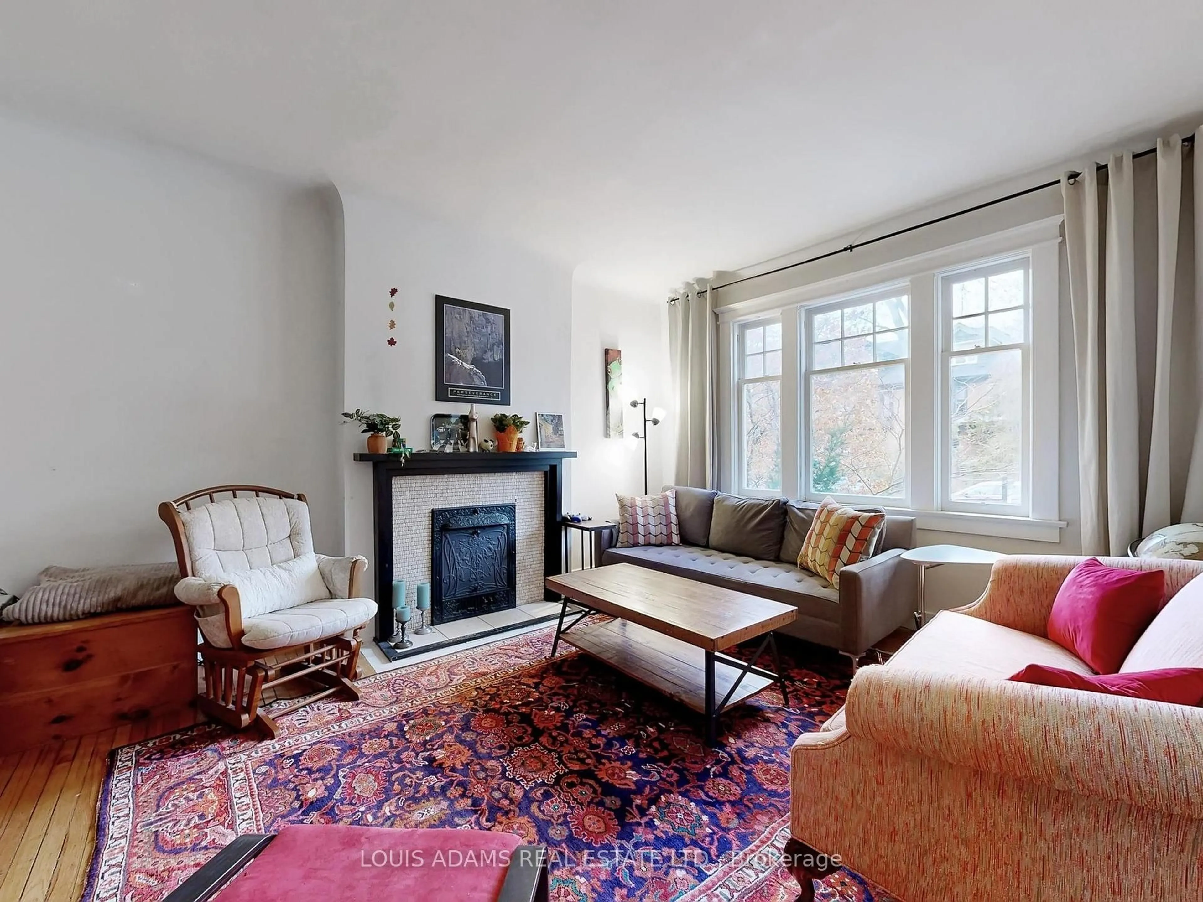 Living room with furniture, carpet floor for 499 Palmerston Blvd, Toronto Ontario M6G 2P2