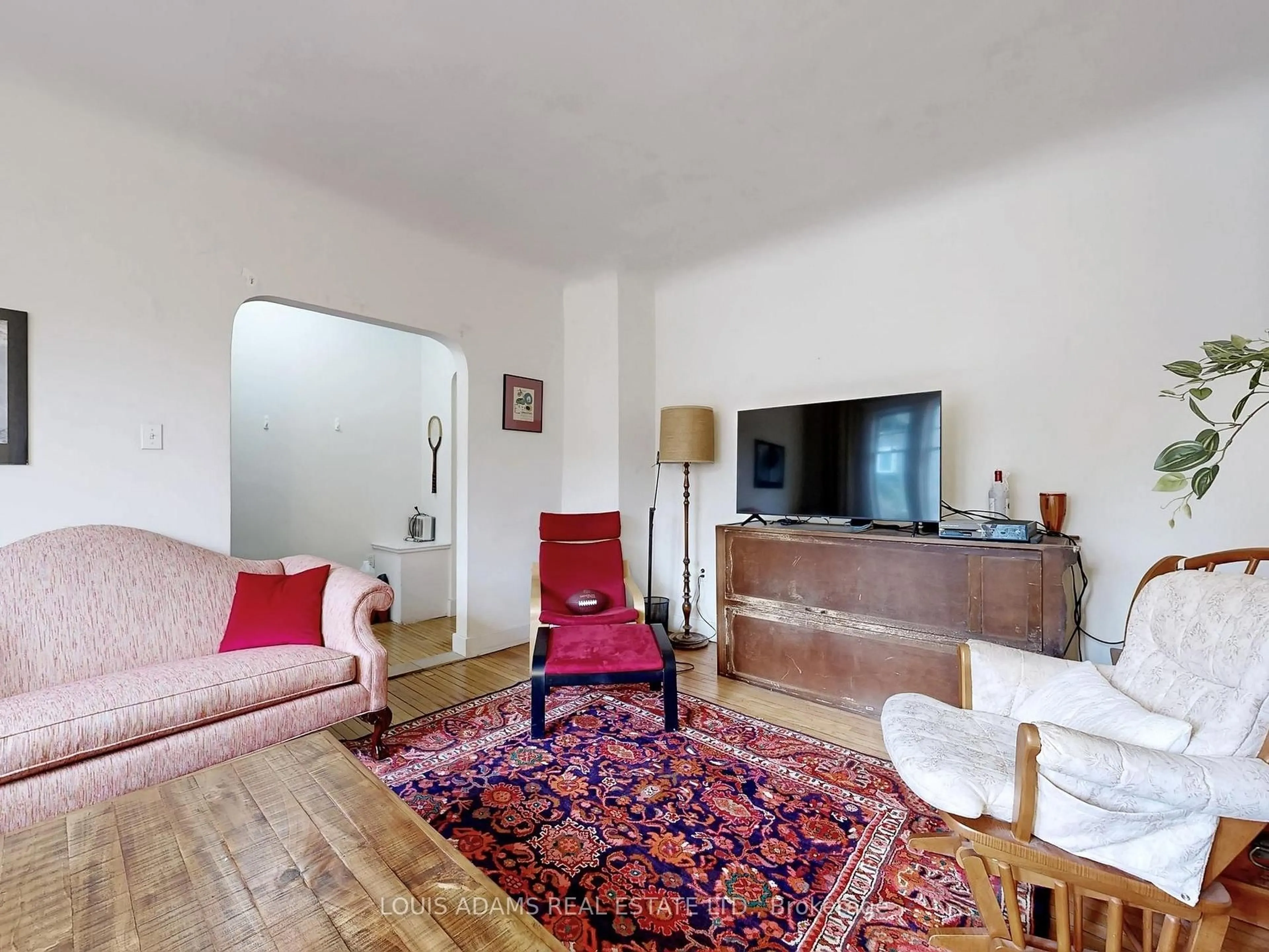 Living room with furniture, unknown for 499 Palmerston Blvd, Toronto Ontario M6G 2P2