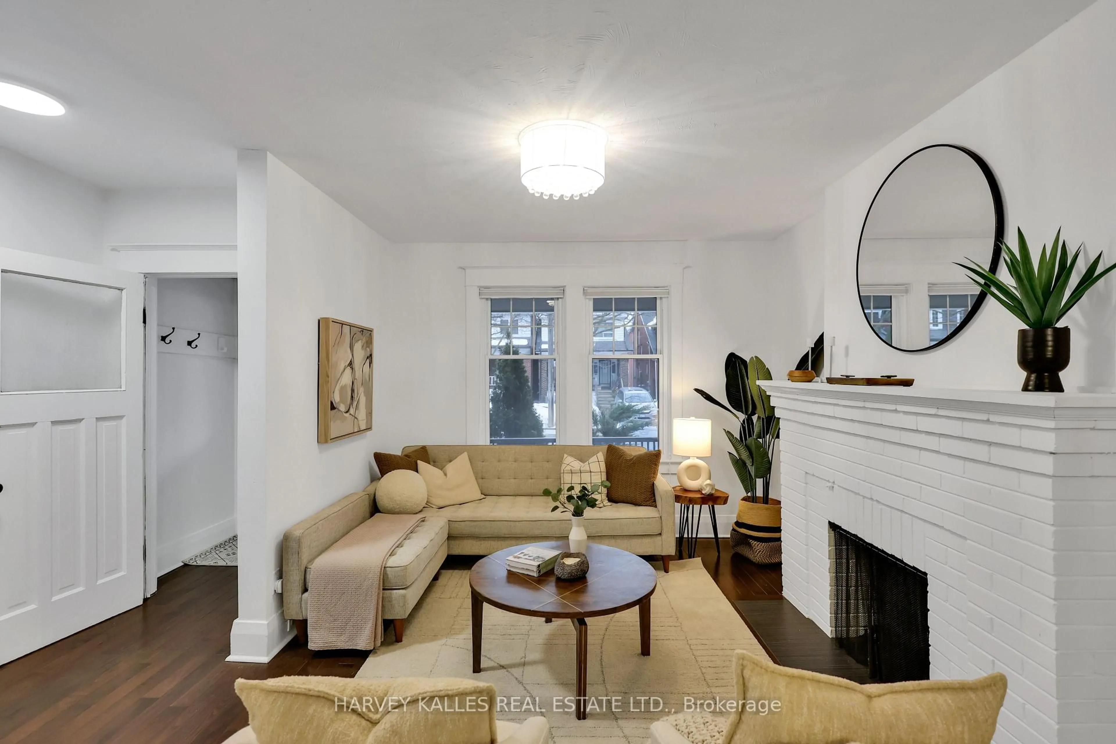 Living room with furniture, unknown for 318 Forman Ave, Toronto Ontario M4S 2S7