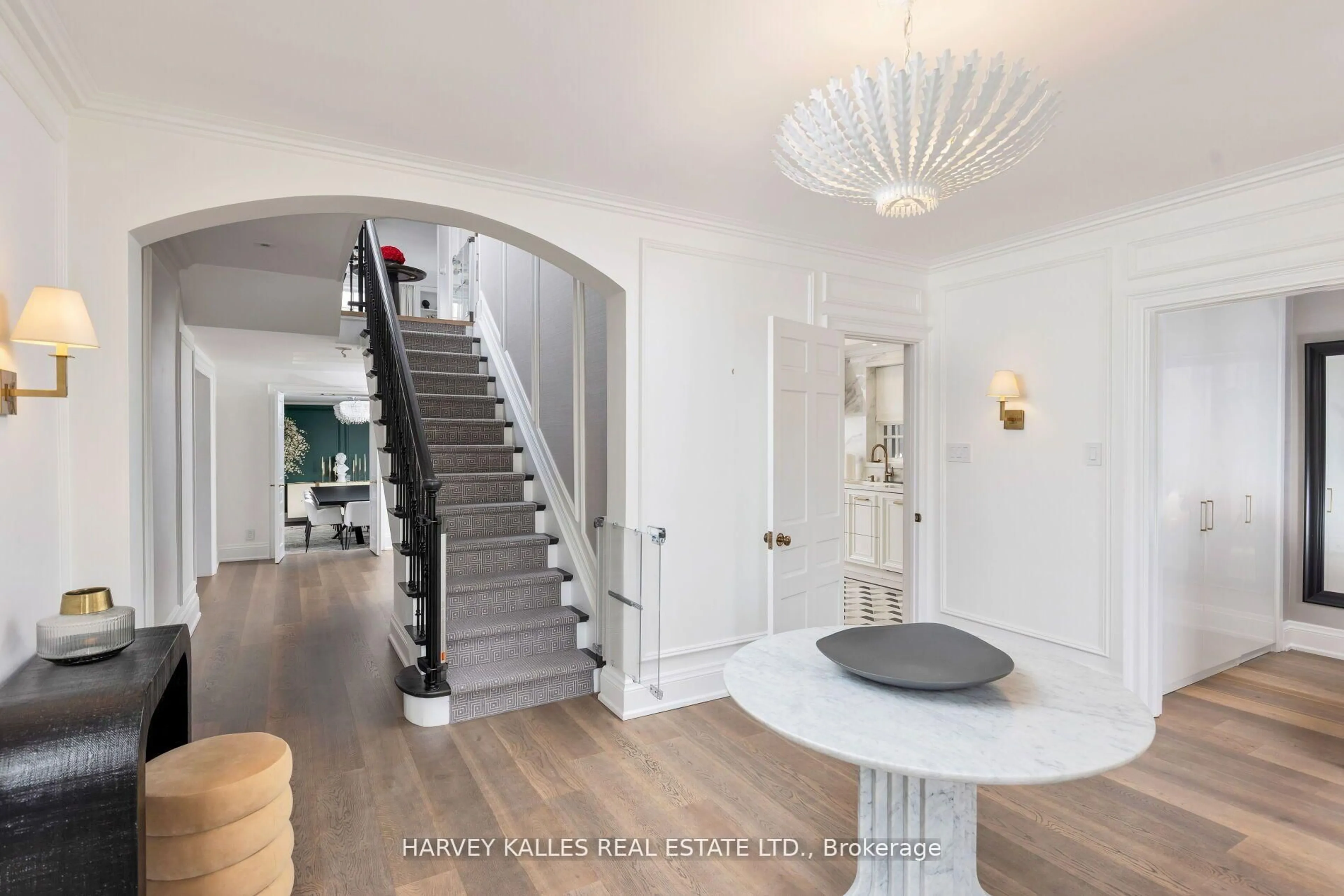 Indoor entryway for 470 Russell Hill Rd, Toronto Ontario M5P 2S7